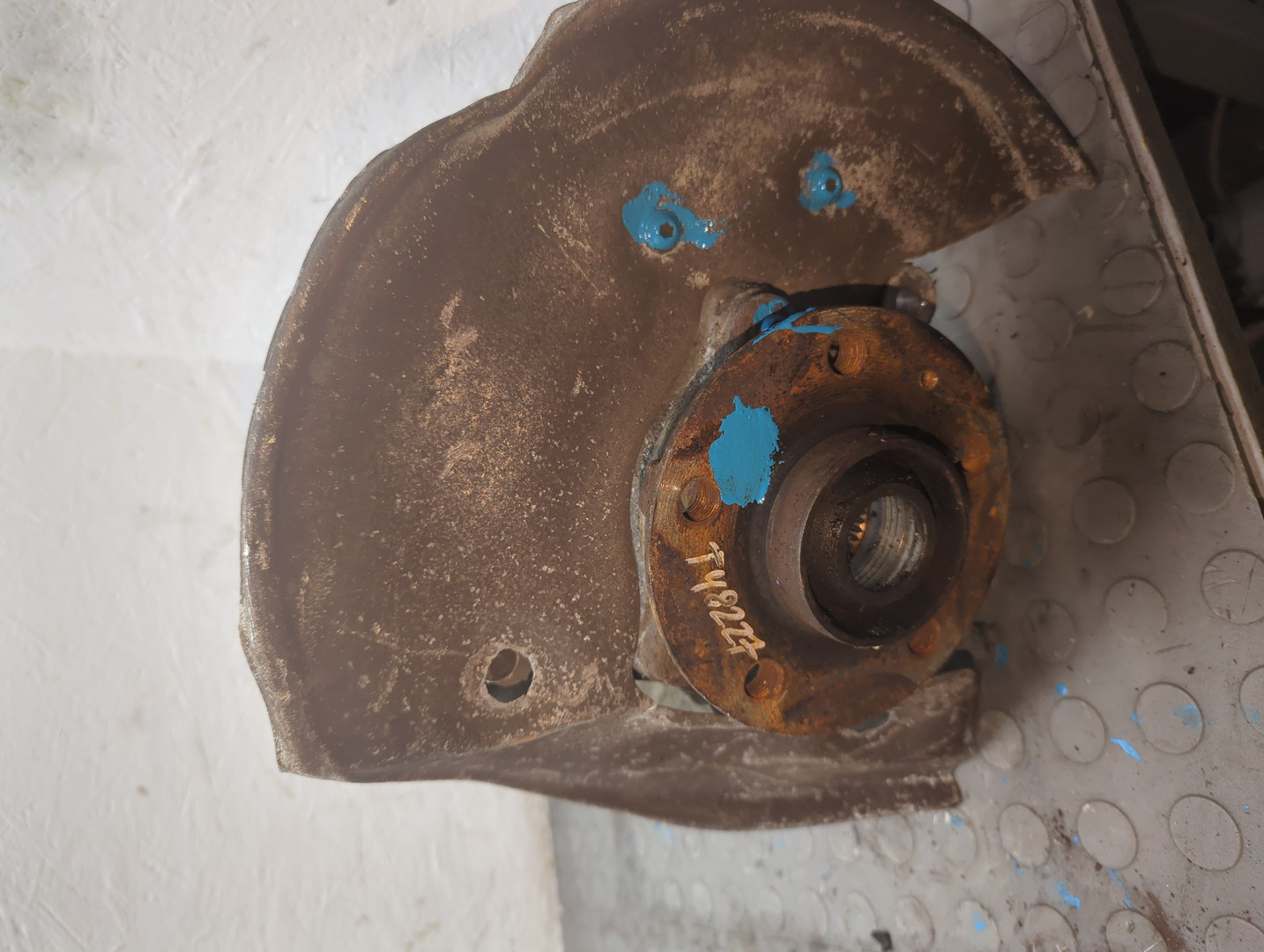 Кулак поворотный задний правый