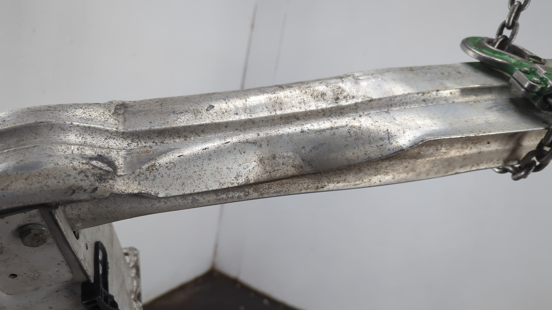 Усилитель переднего бампера