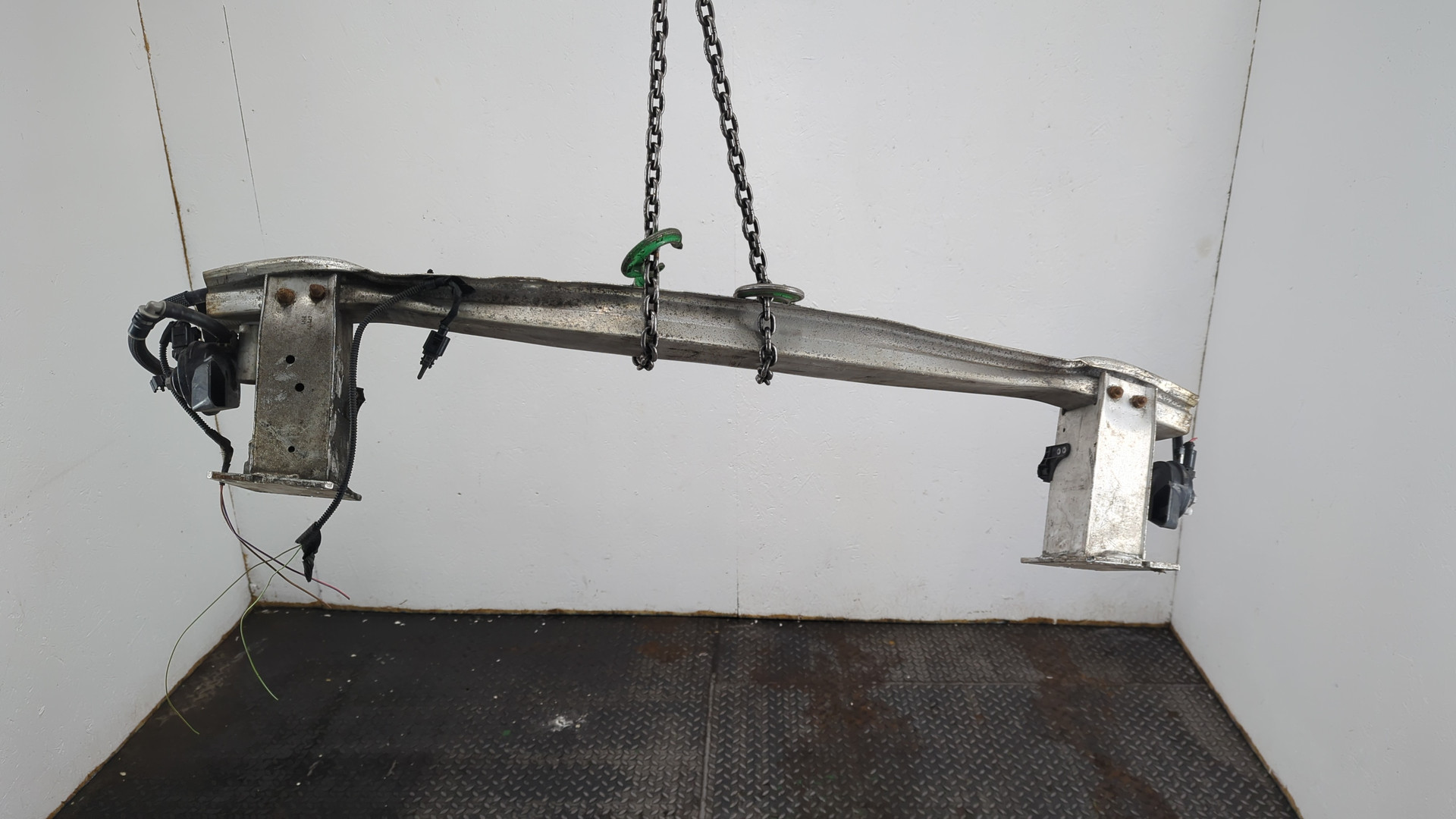 Усилитель переднего бампера