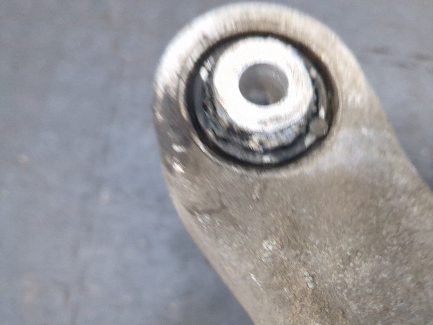 Рычаг задний левый