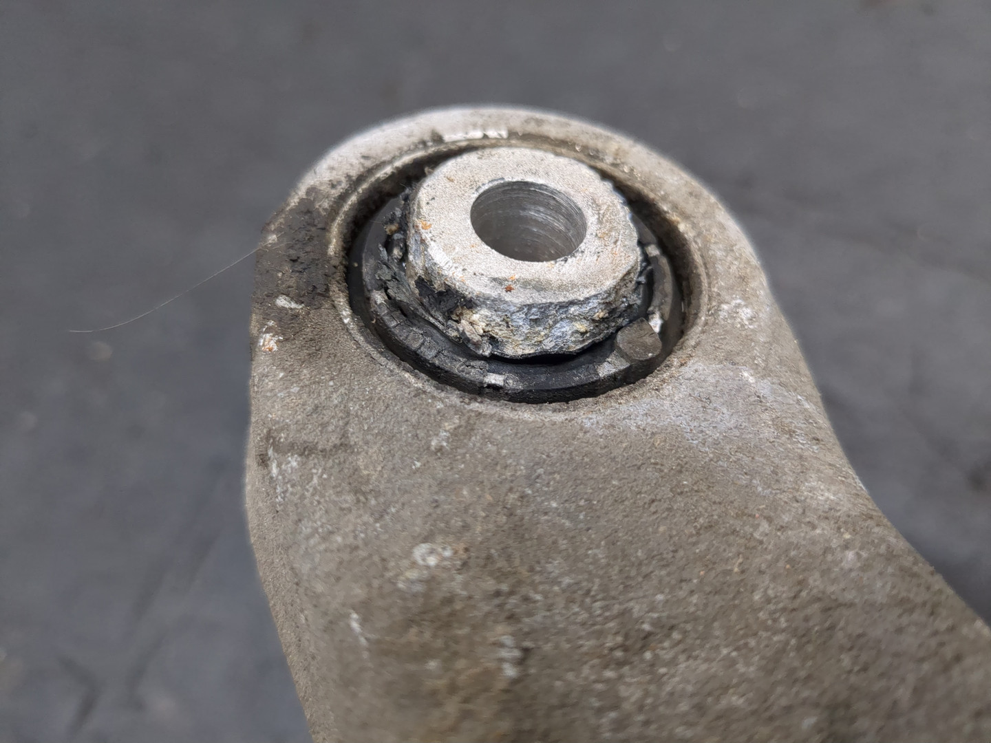 Рычаг задний левый