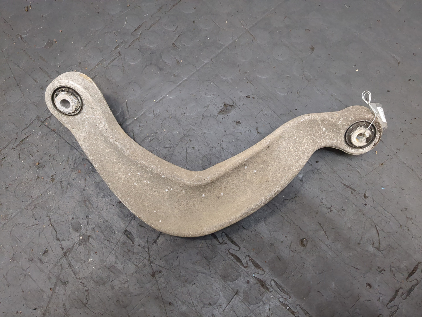 Рычаг задний правый