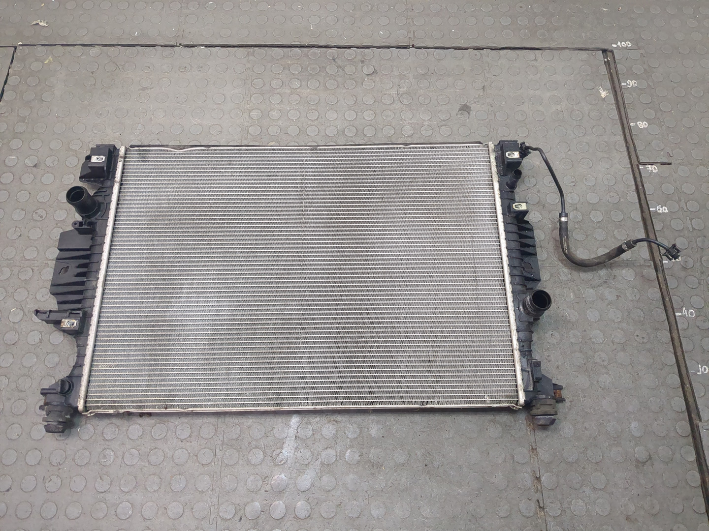 Радиатор охлаждения двигателя основной