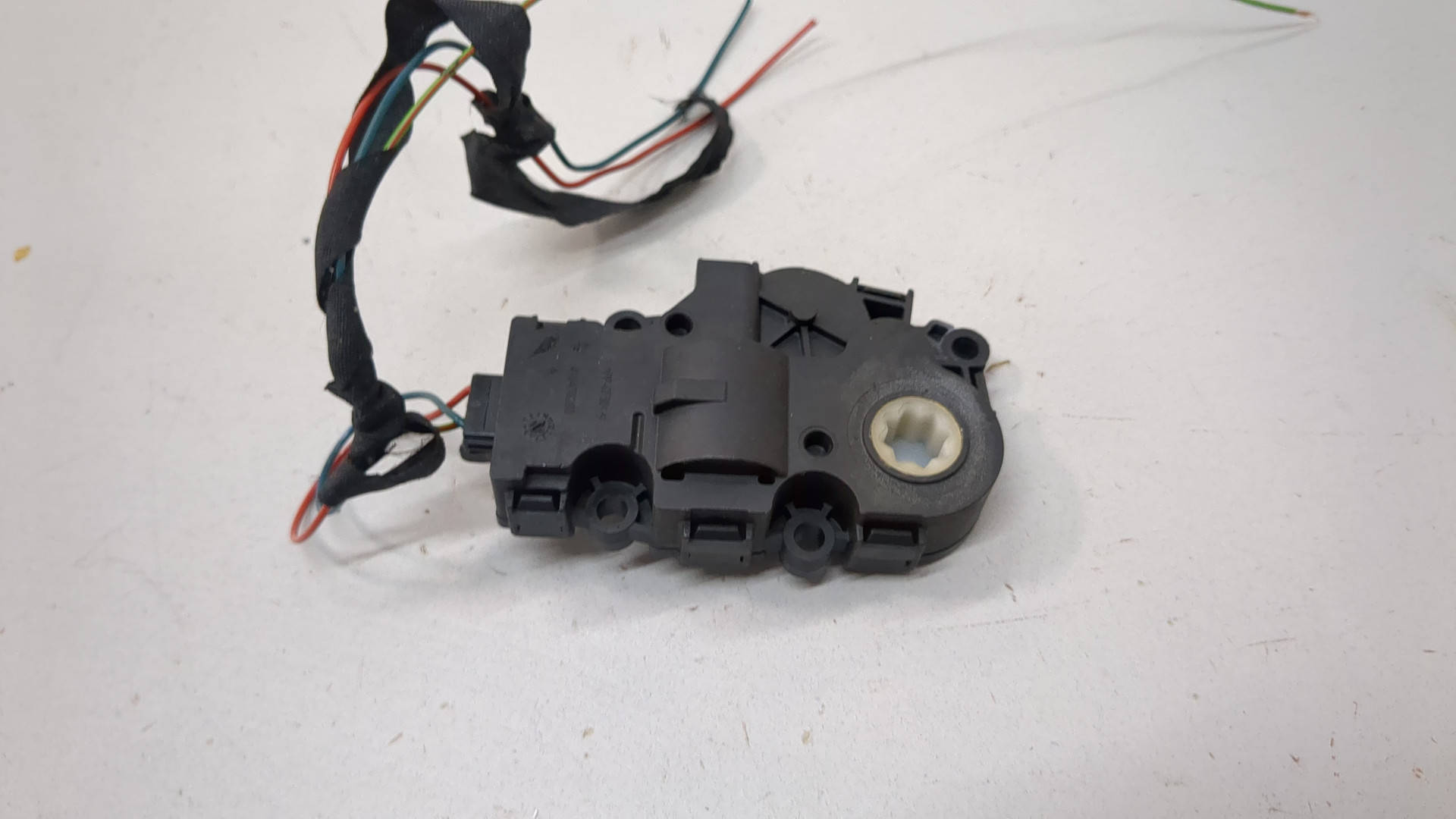 Моторчик заслонки печки