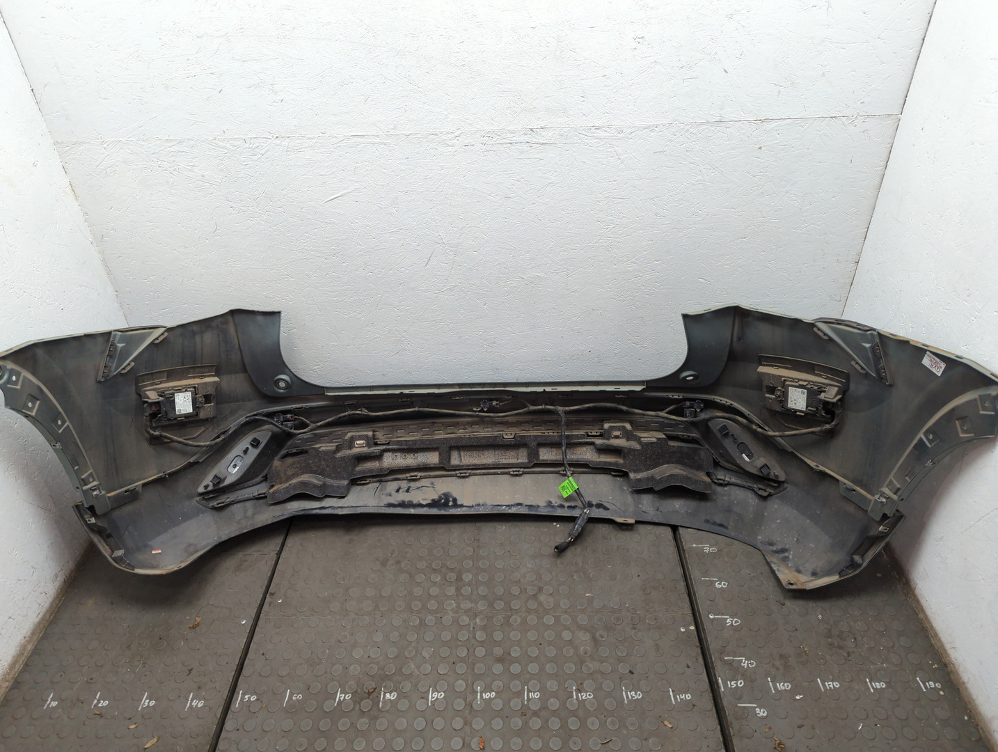 Бампер задний