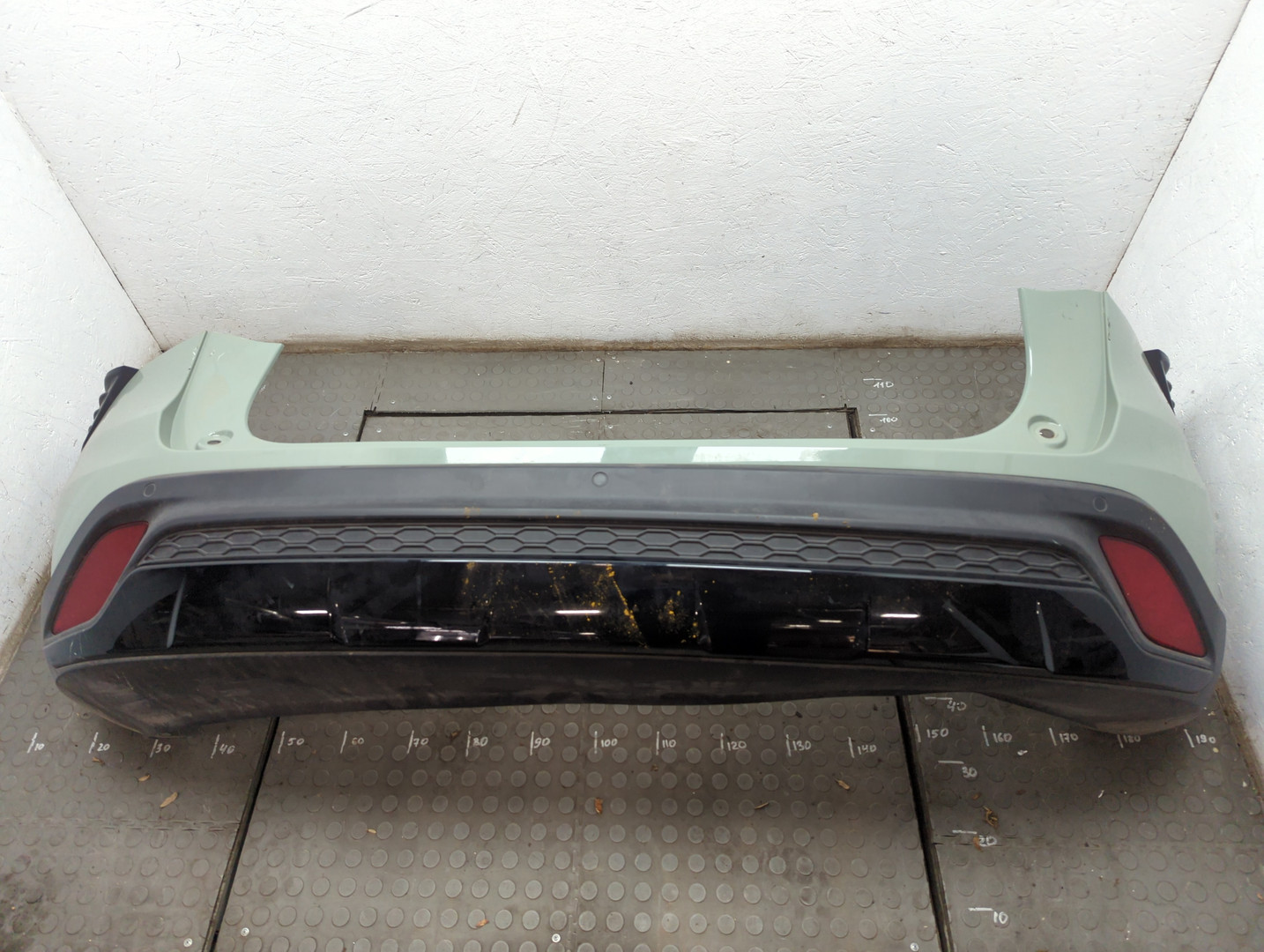 Бампер задний