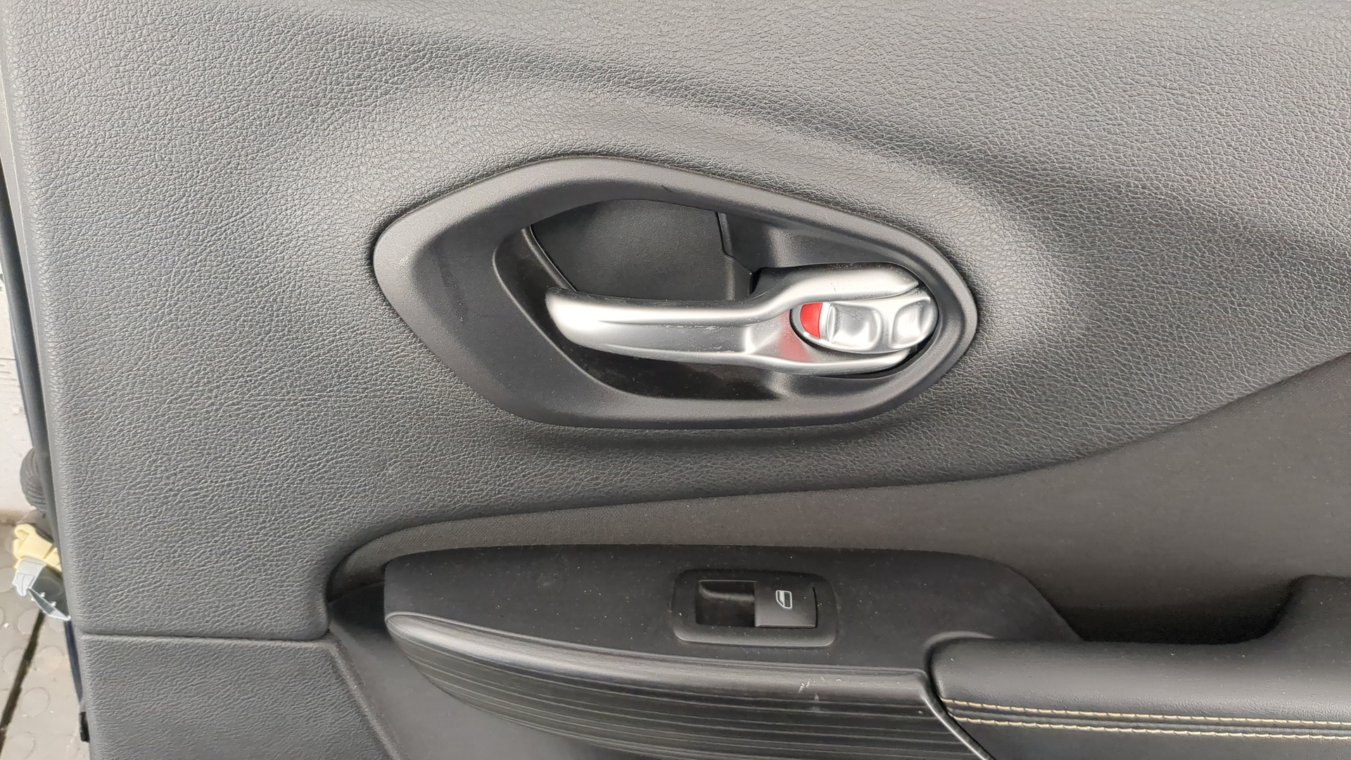 Дверь задняя правая