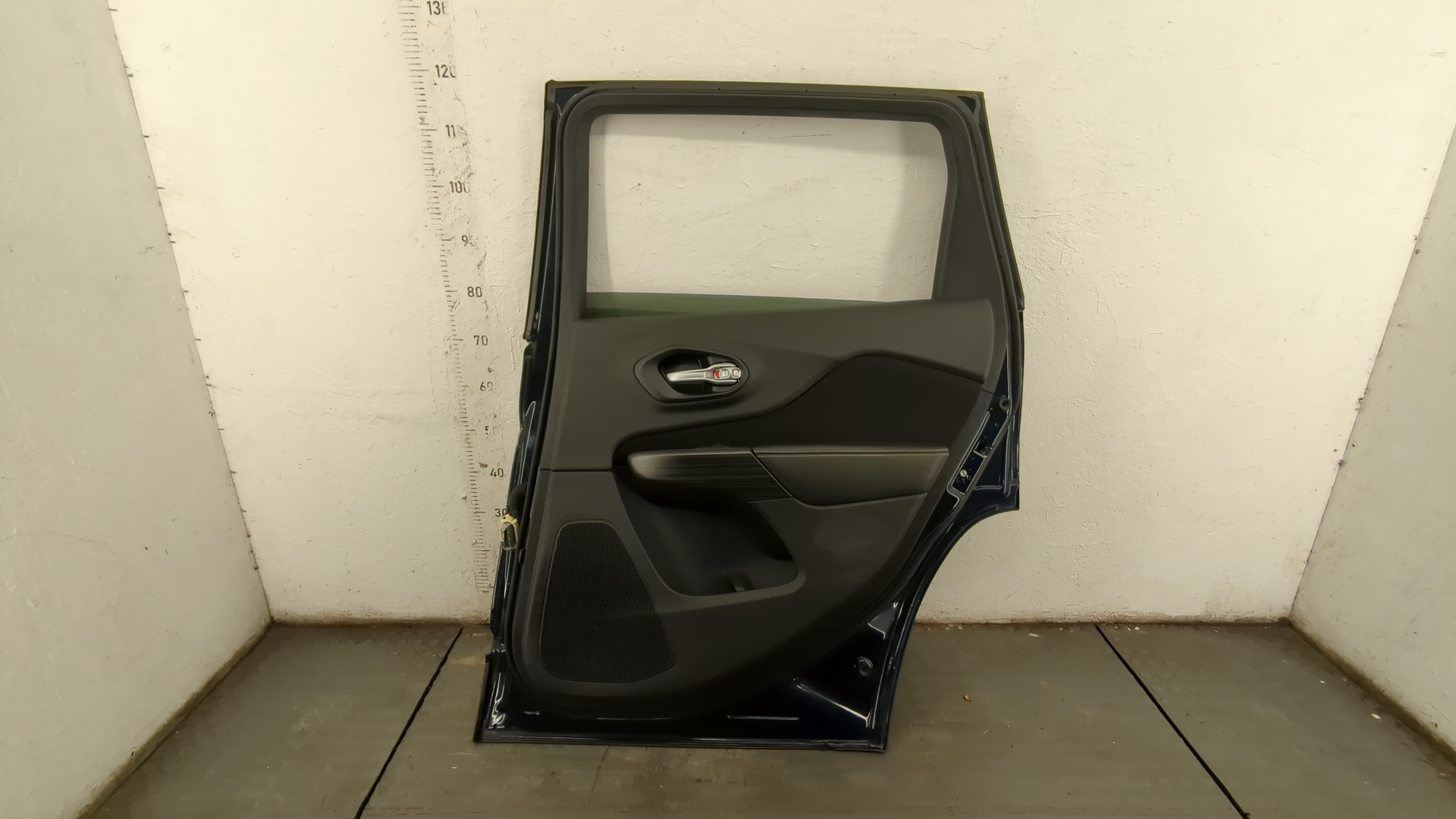 Дверь задняя правая