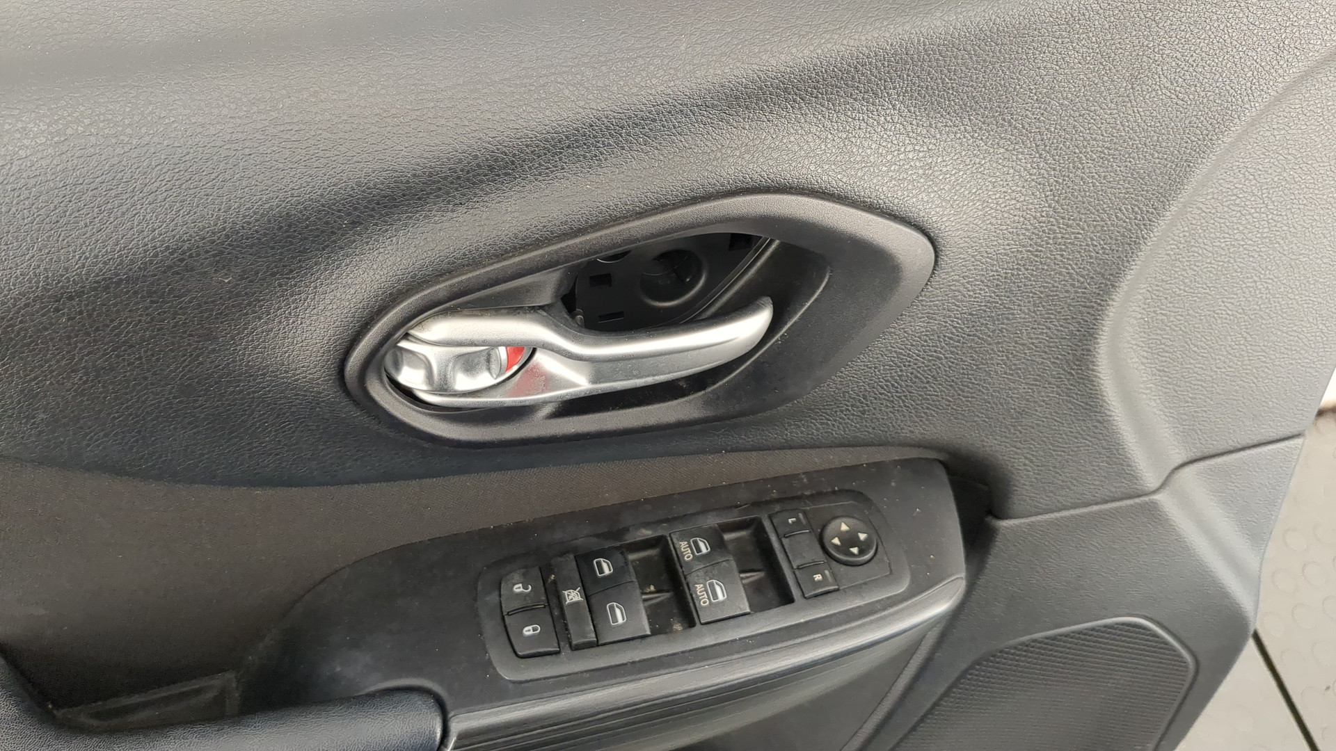 Дверь передняя левая