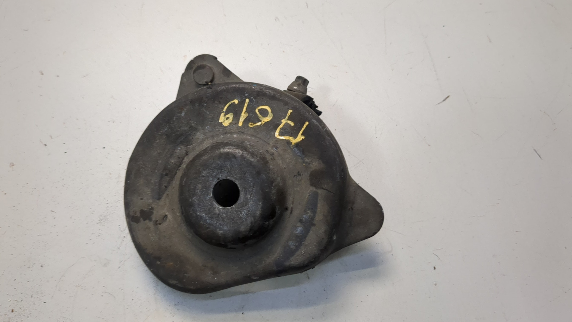 Кронштейн передней балки