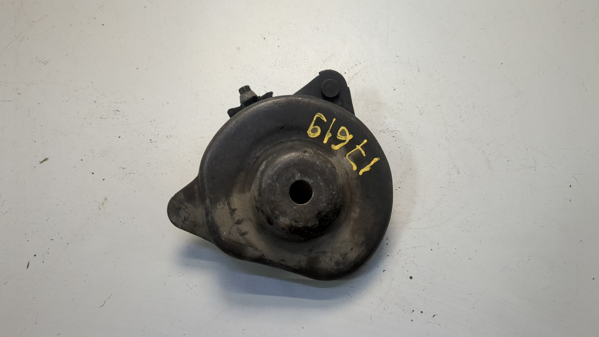 Кронштейн передней балки