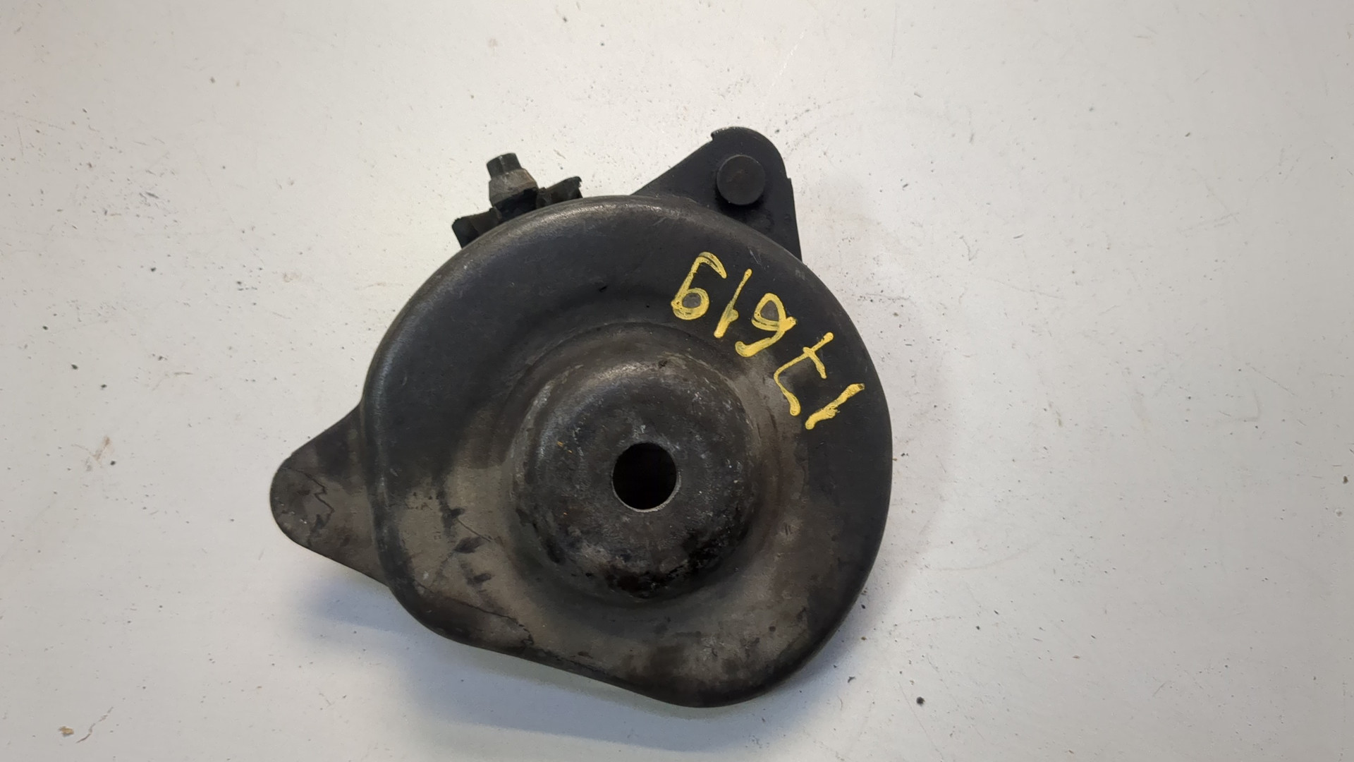 Кронштейн передней балки