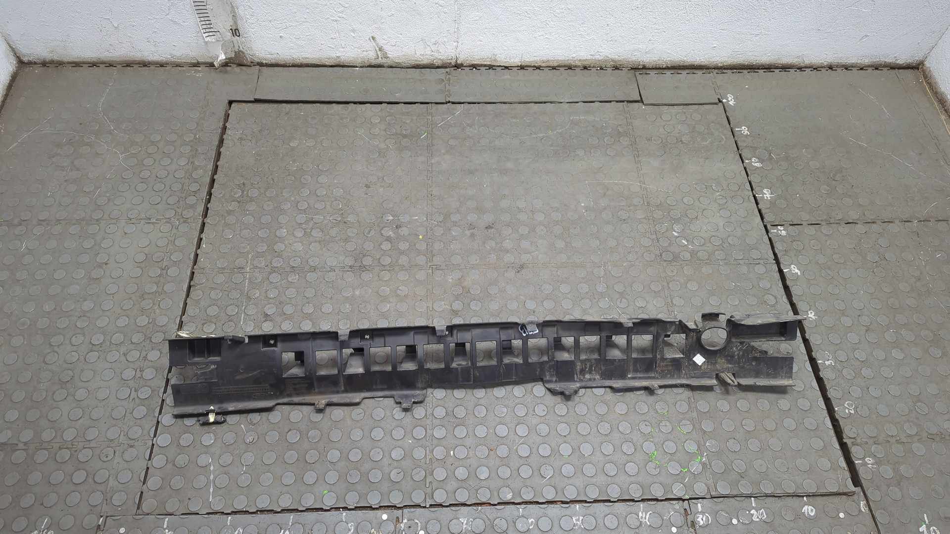 Усилитель переднего бампера