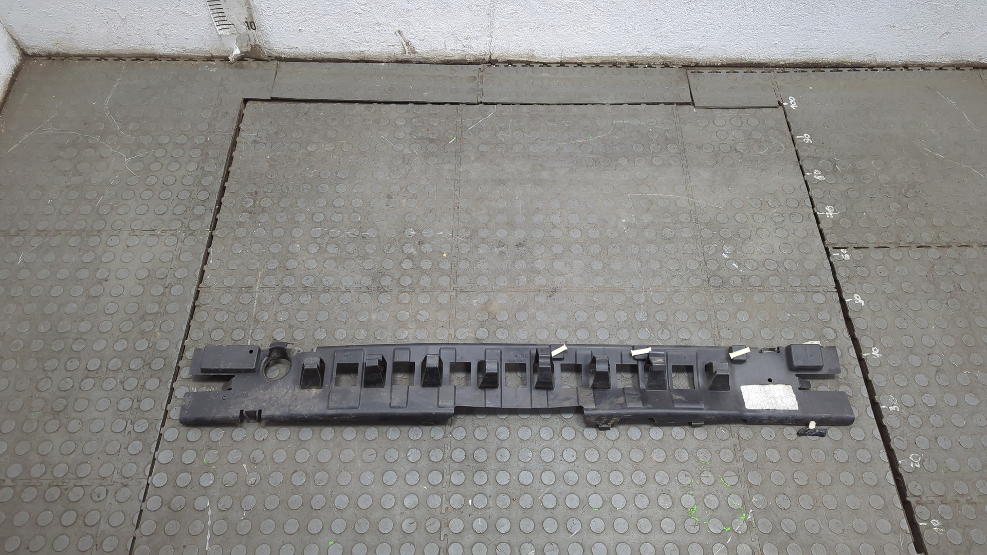 Усилитель переднего бампера