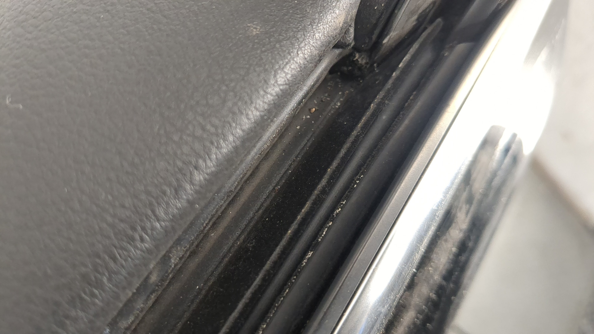 Дверь передняя левая