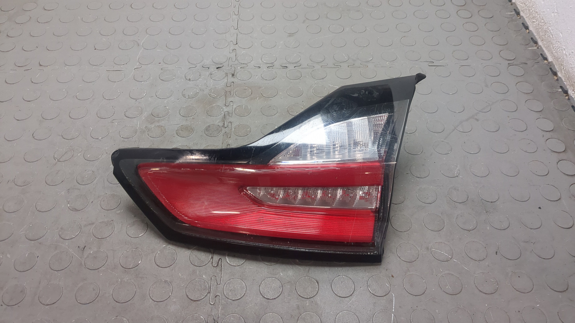 Фонарь задний внутренний правый