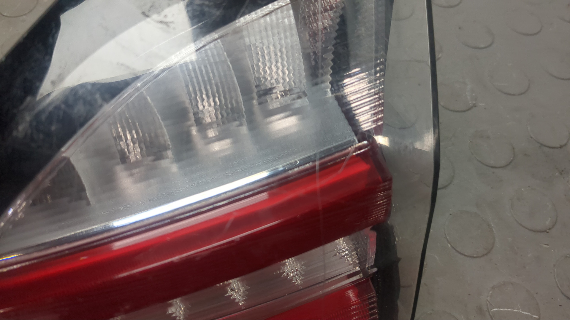 Фонарь задний внутренний правый