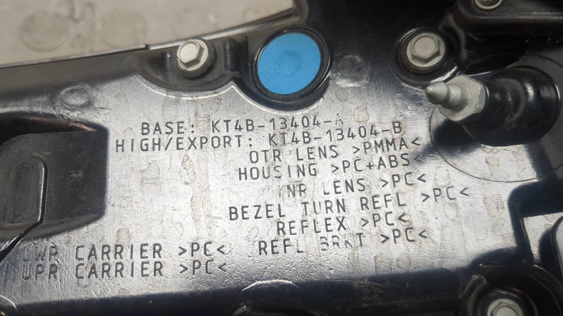 Фонарь задний правый