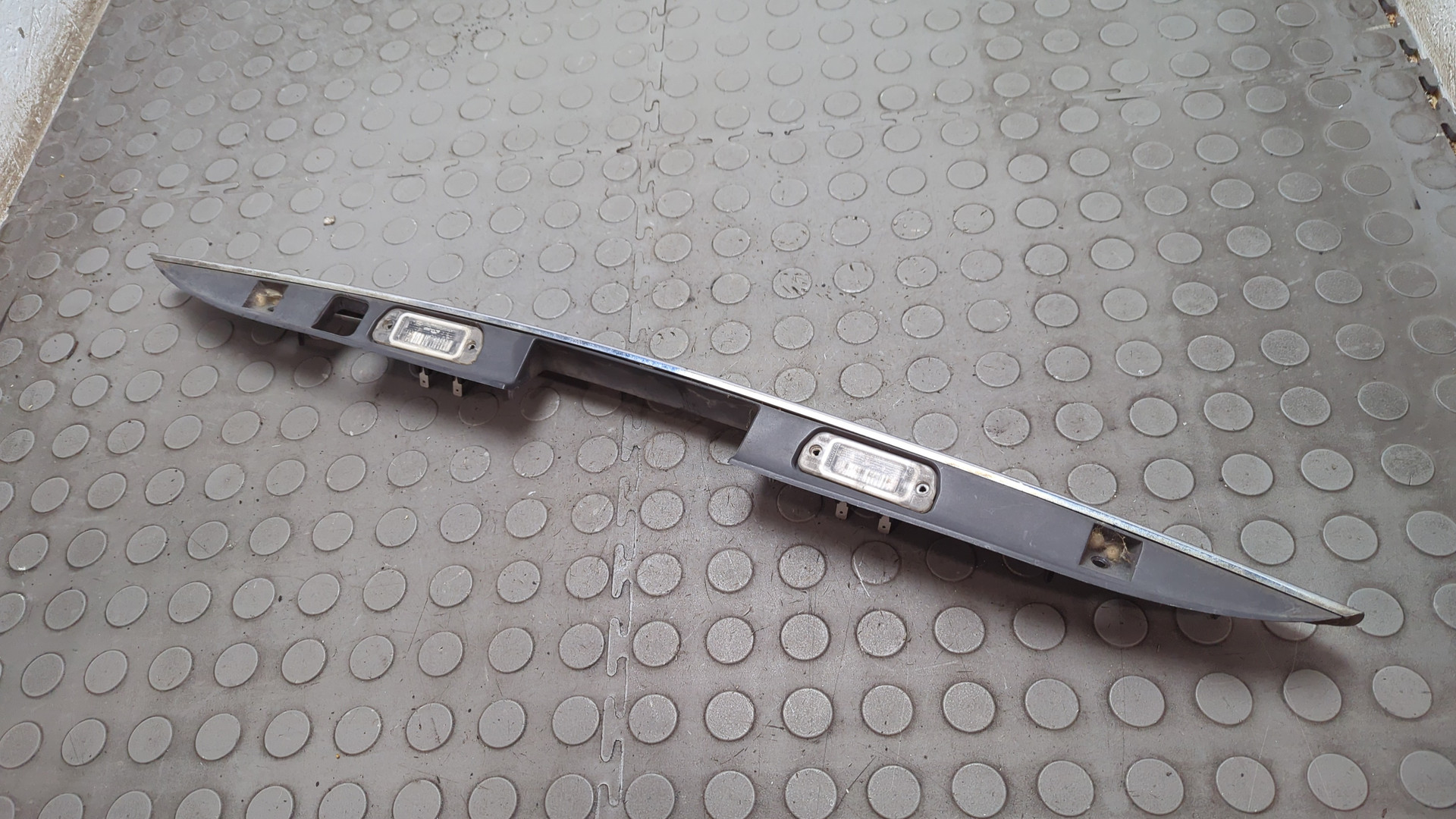 Фонарь подсветки номера