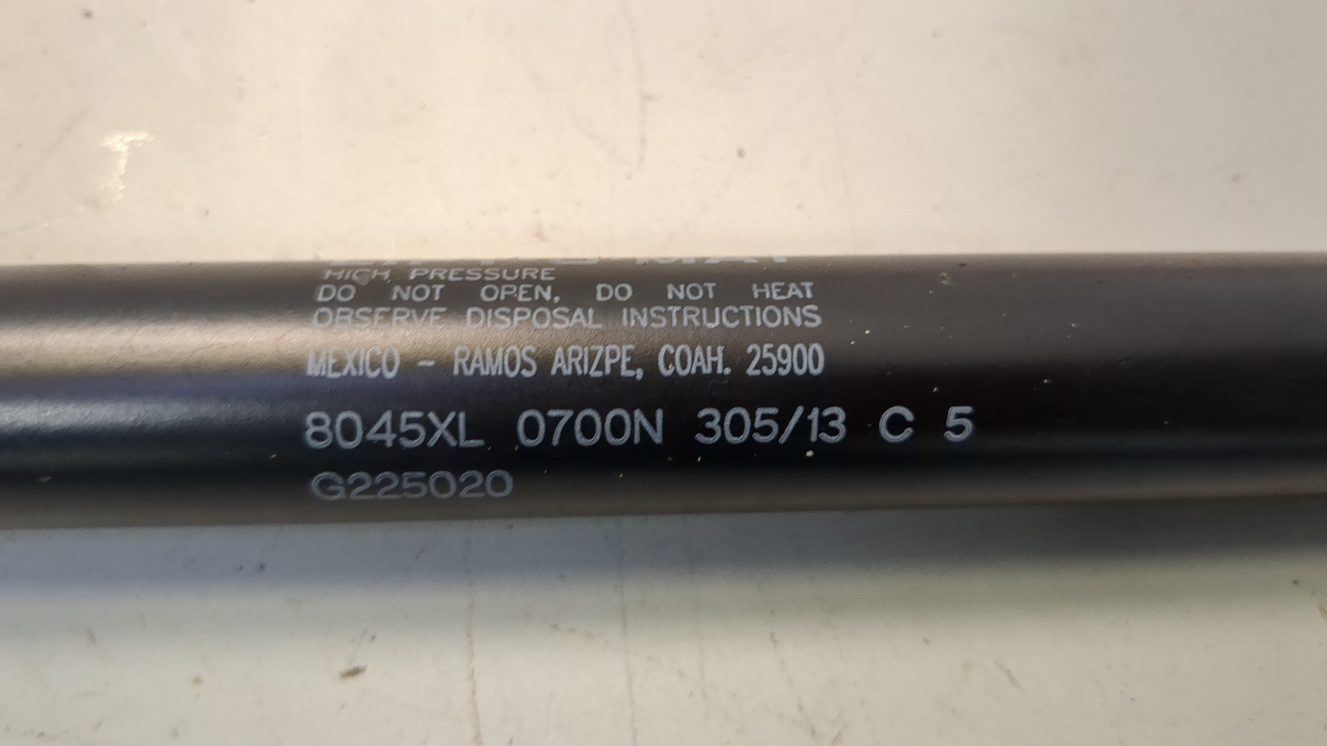 Амортизатор капота