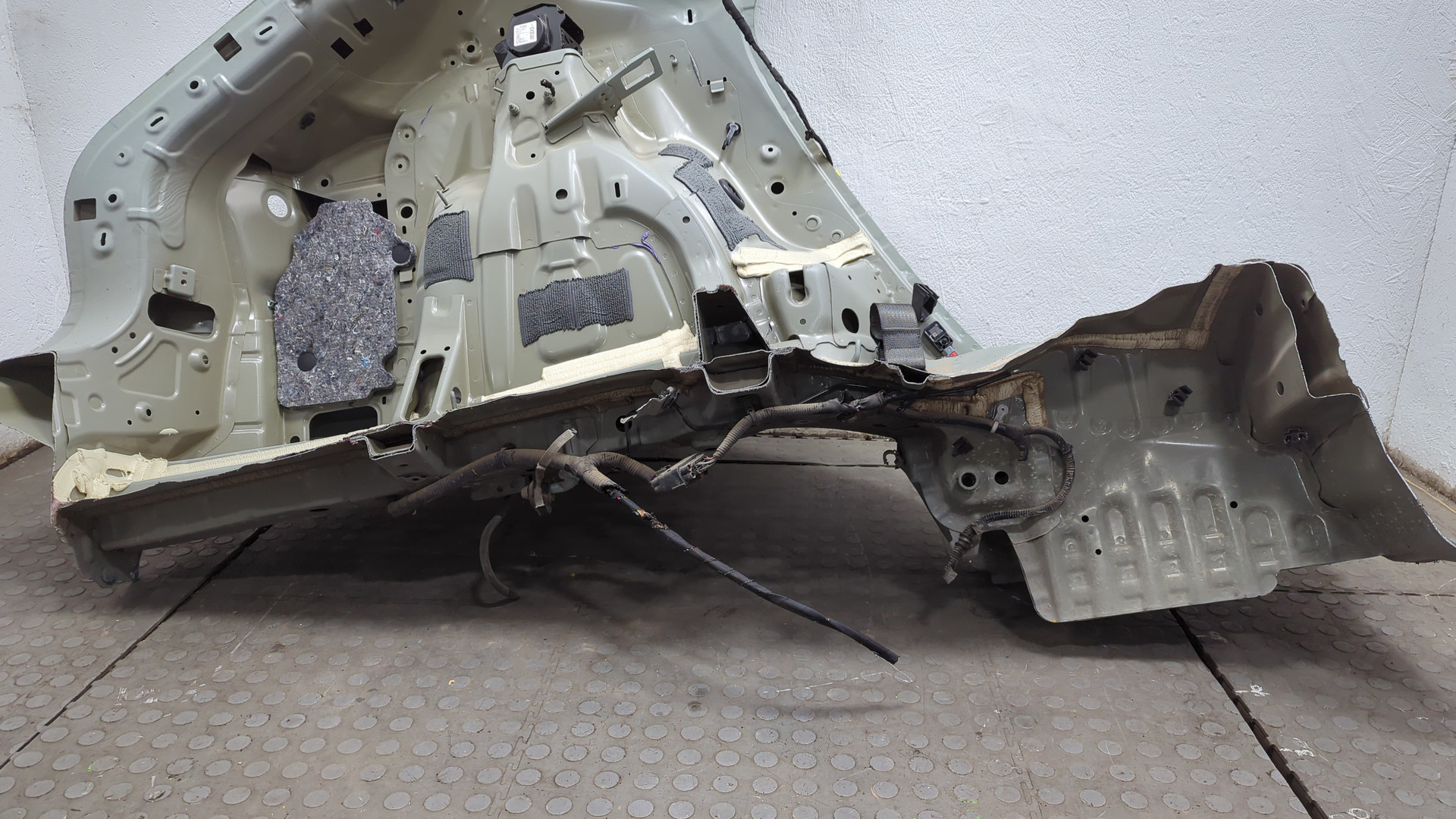 Кузовной элемент