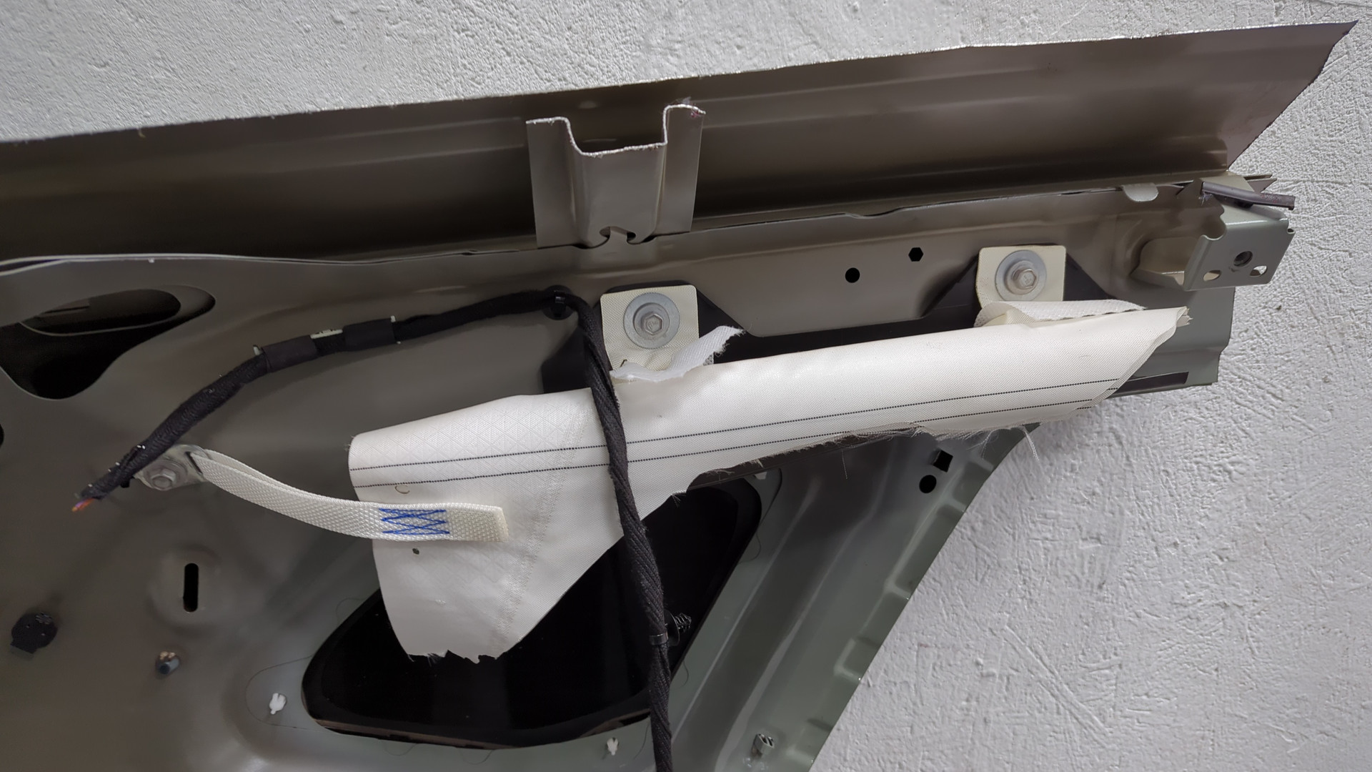 Кузовной элемент