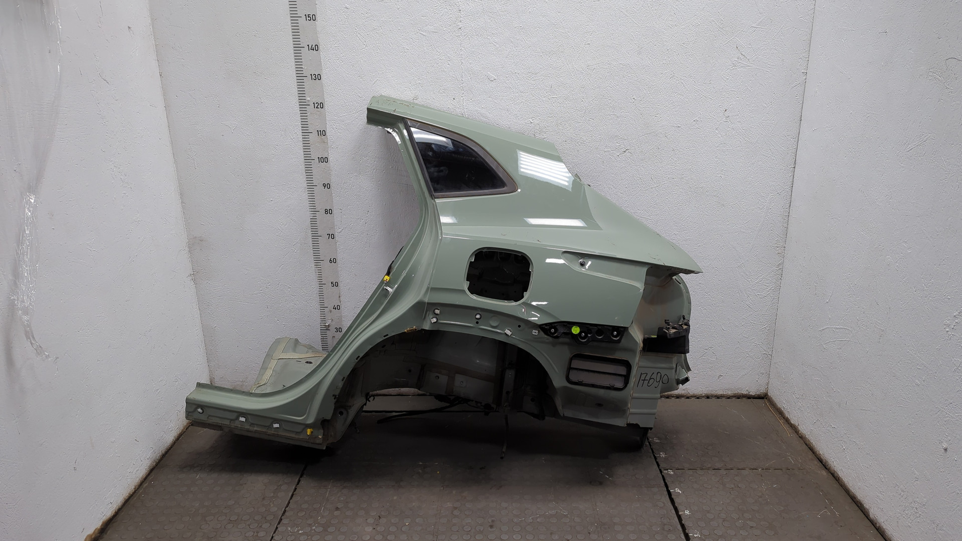 Кузовной элемент