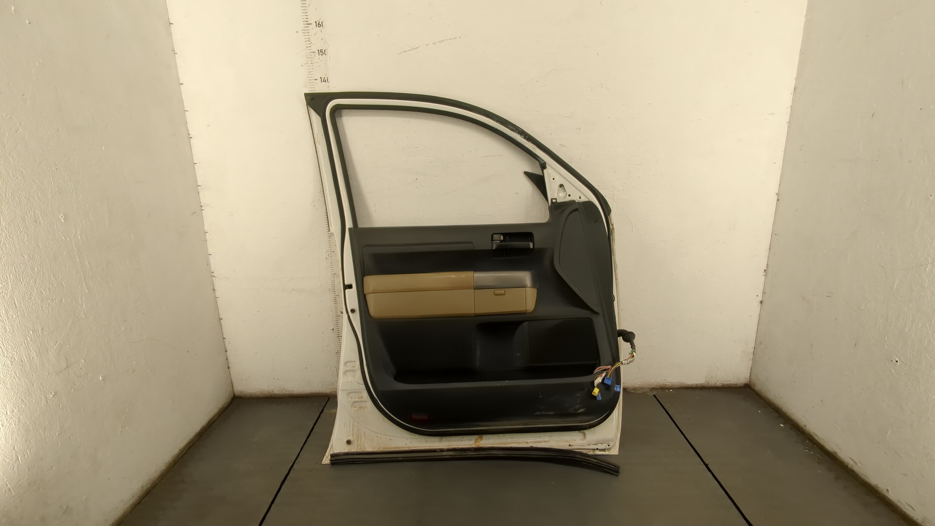 Дверь передняя левая