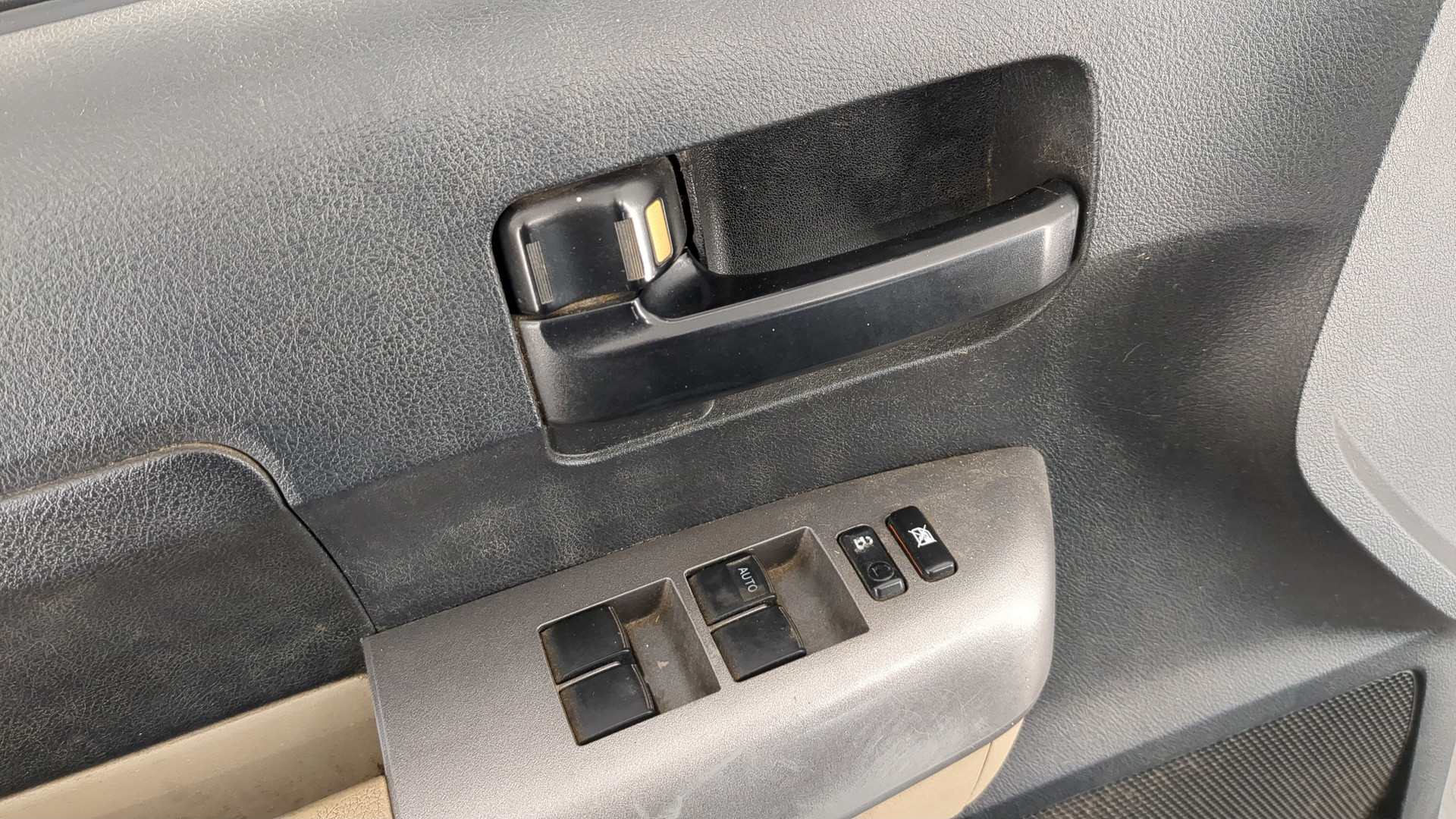 Дверь передняя левая