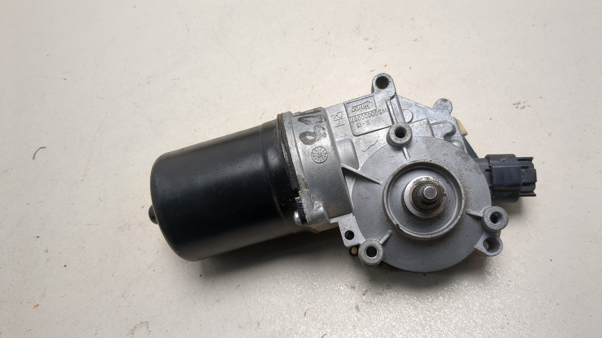 Моторчик стеклоочистителя передний