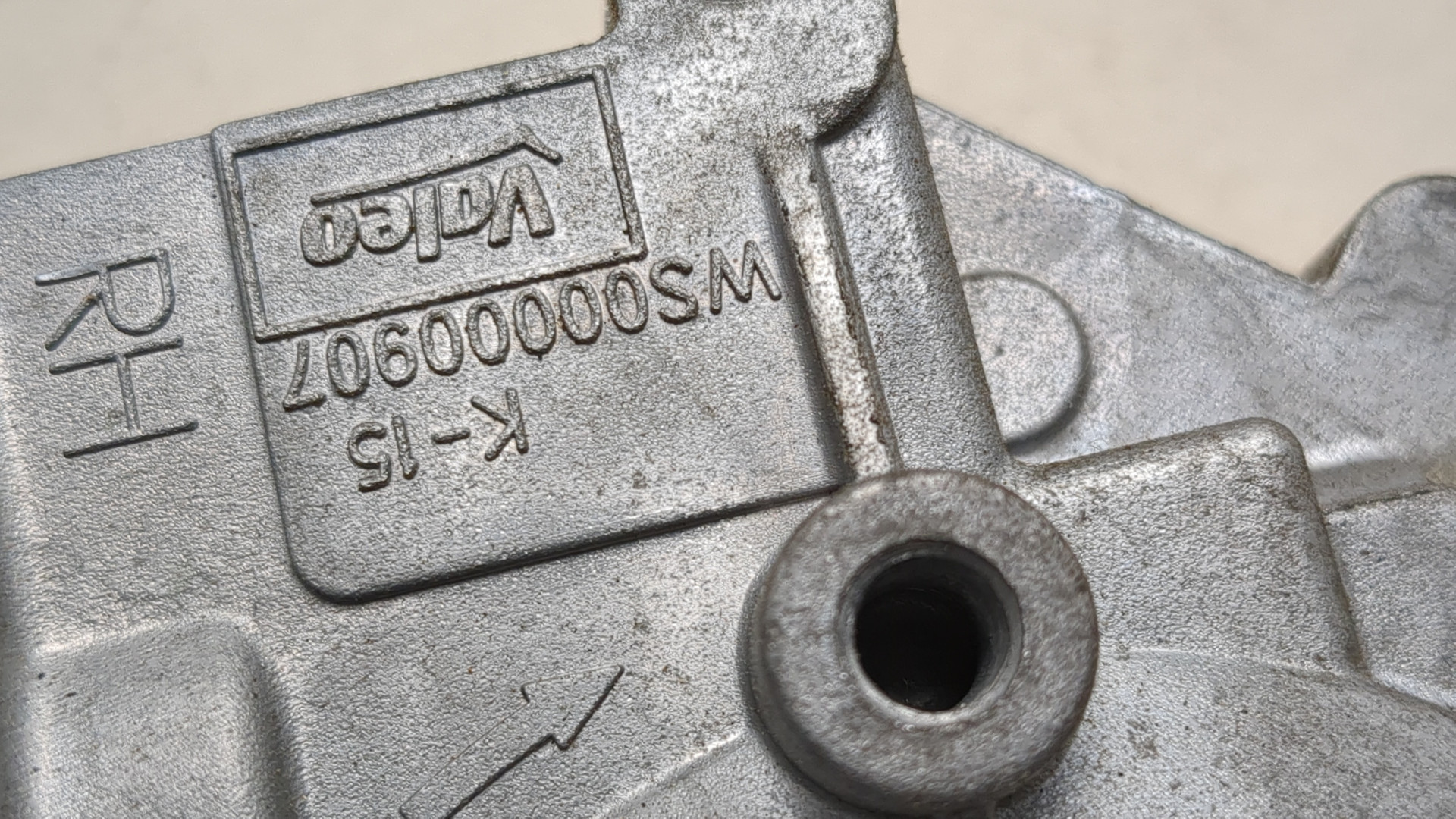 Моторчик стеклоочистителя передний