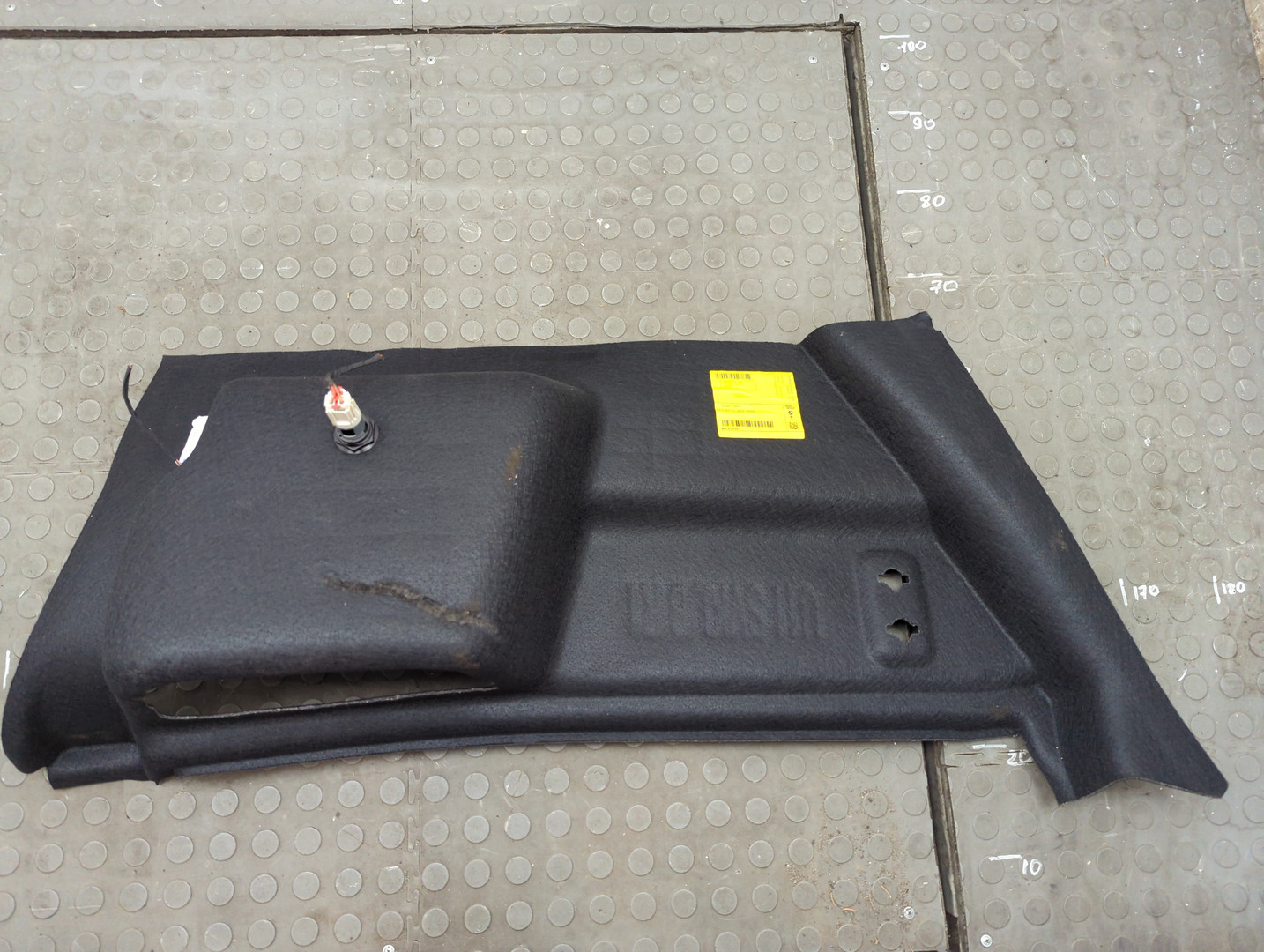 Обшивка багажника