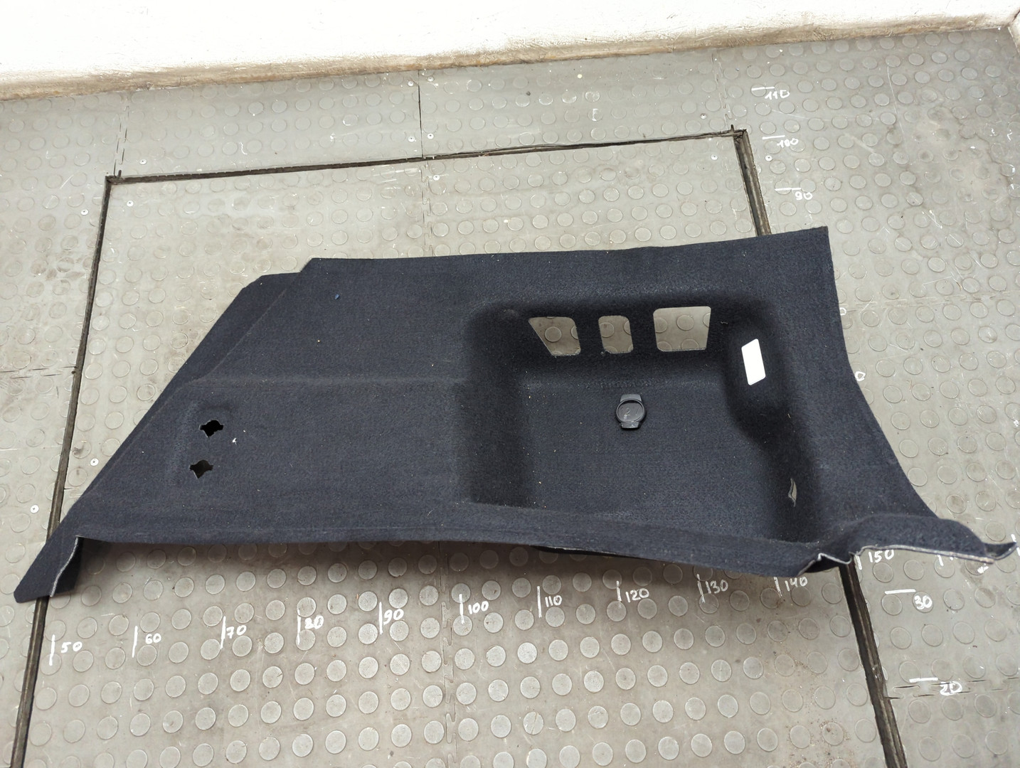 Обшивка багажника