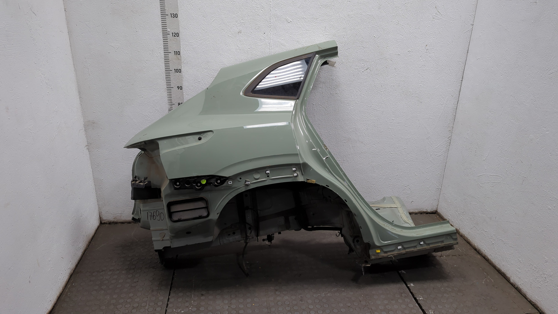 Кузовной элемент