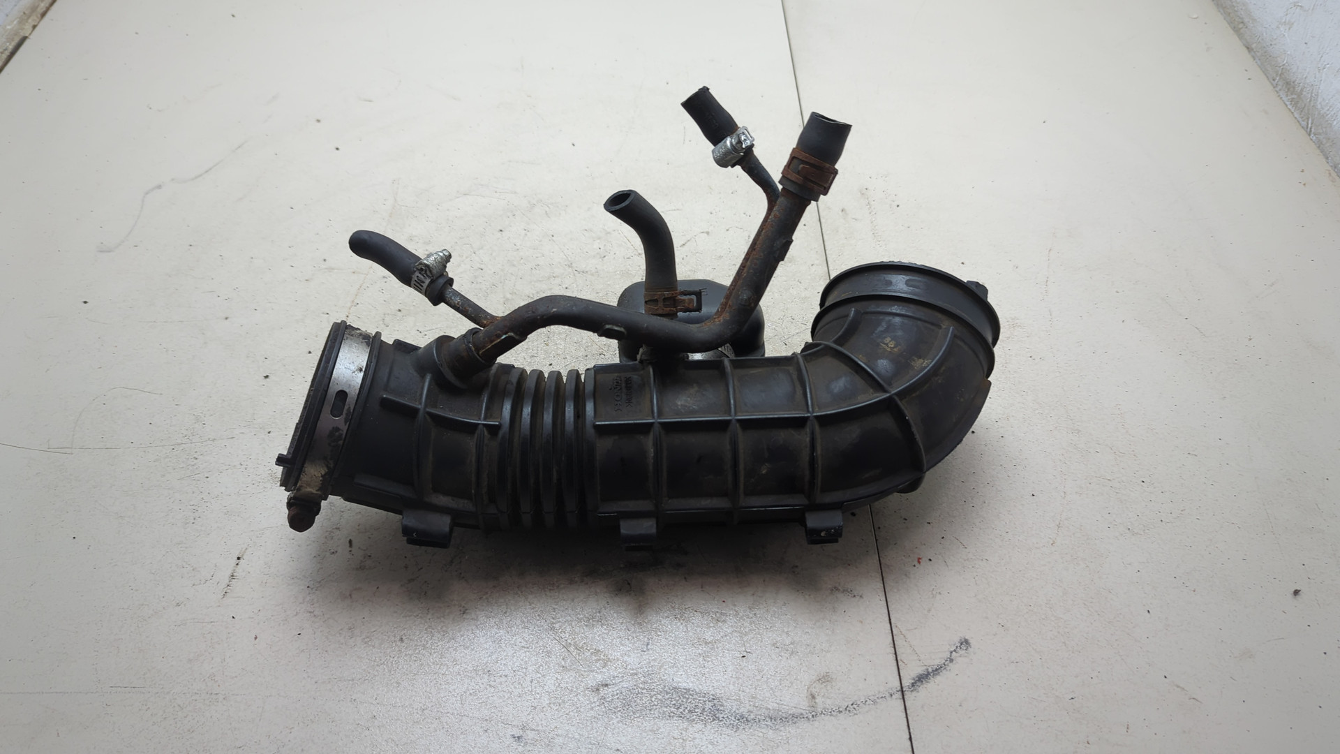 Патрубок воздушного фильтра