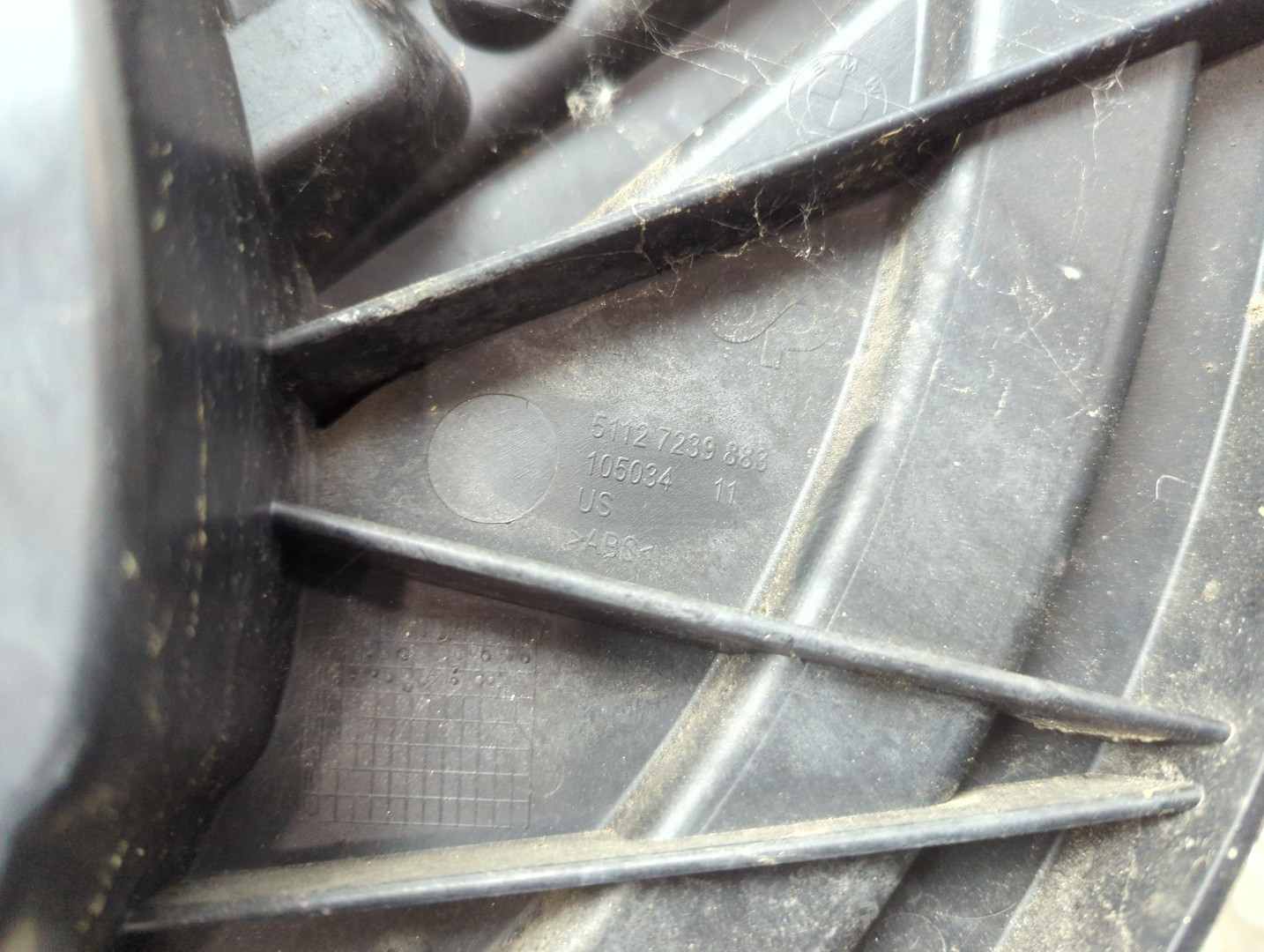 Кронштейн заднего бампера левый