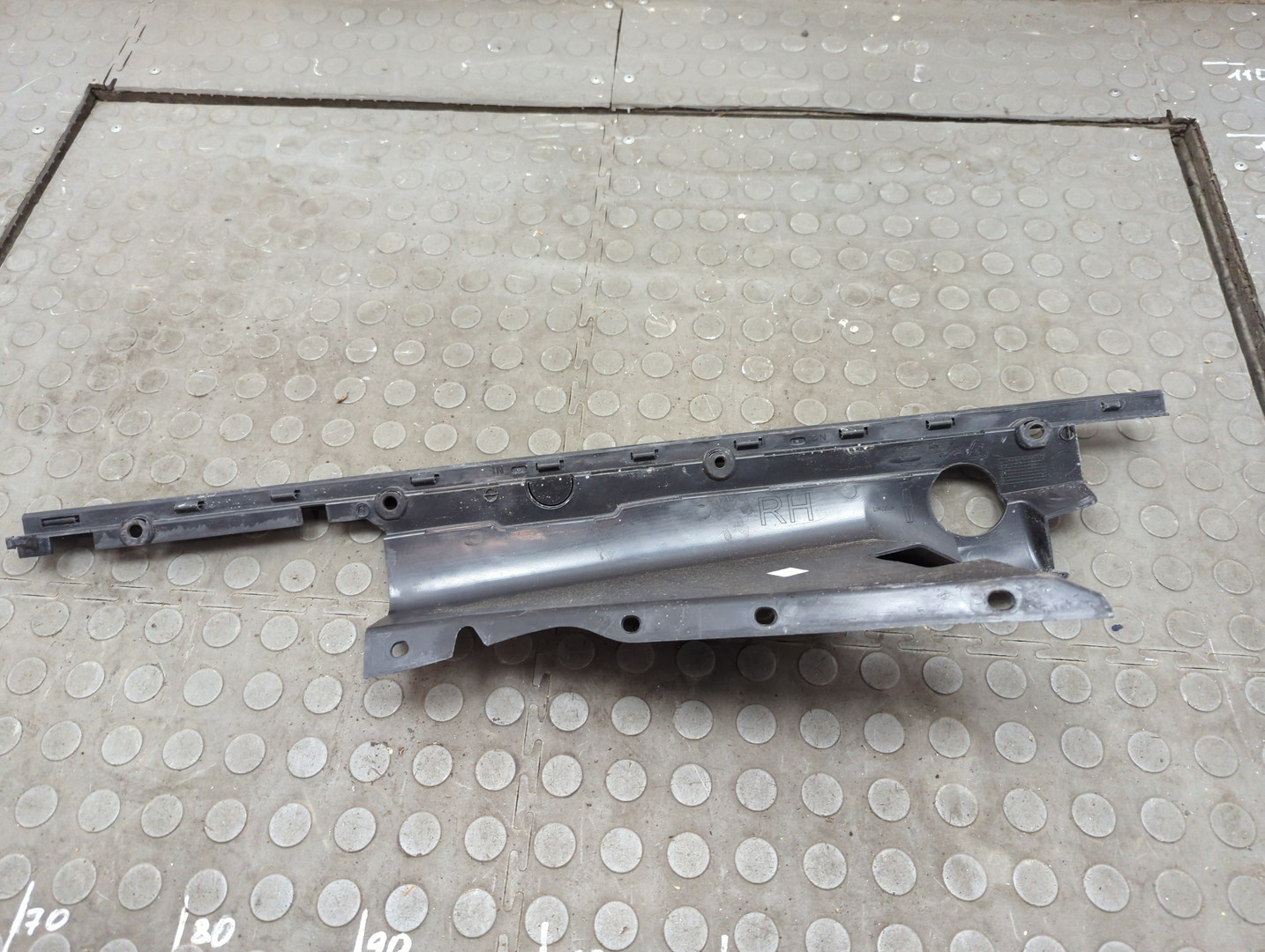 Локер передний правый