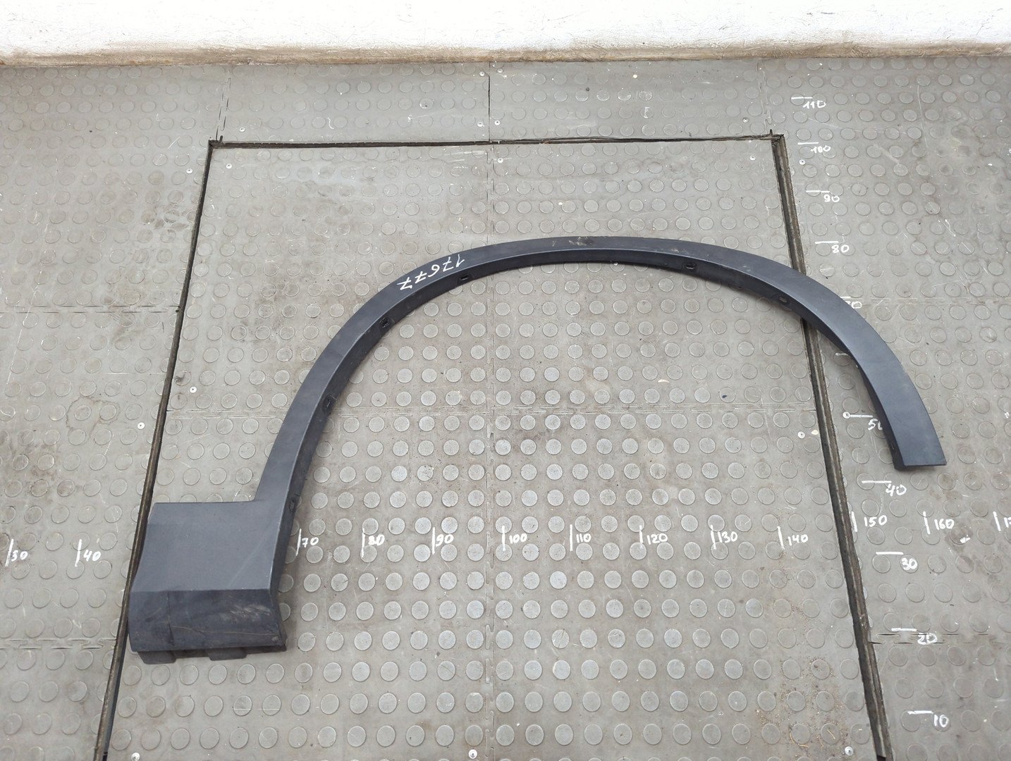 Накладка переднего крыла правого