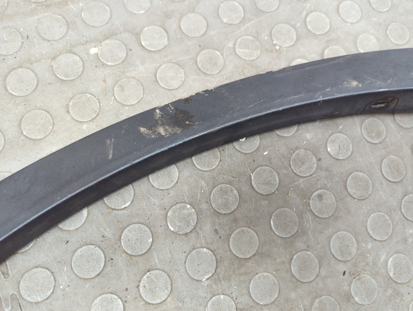 Накладка переднего крыла правого