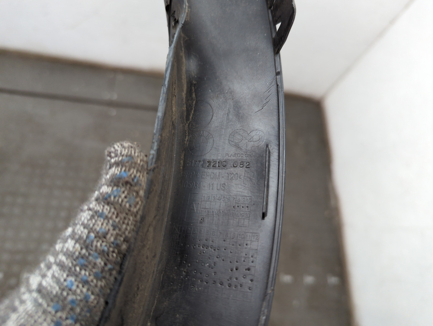 Накладка переднего крыла правого