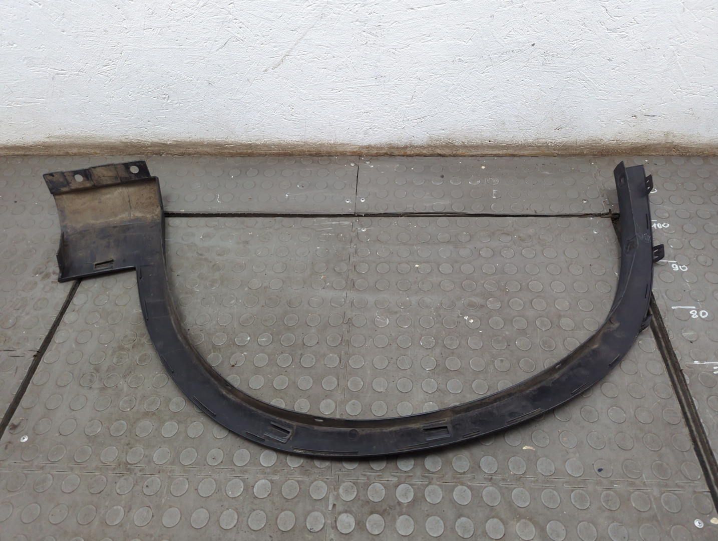 Накладка переднего крыла правого