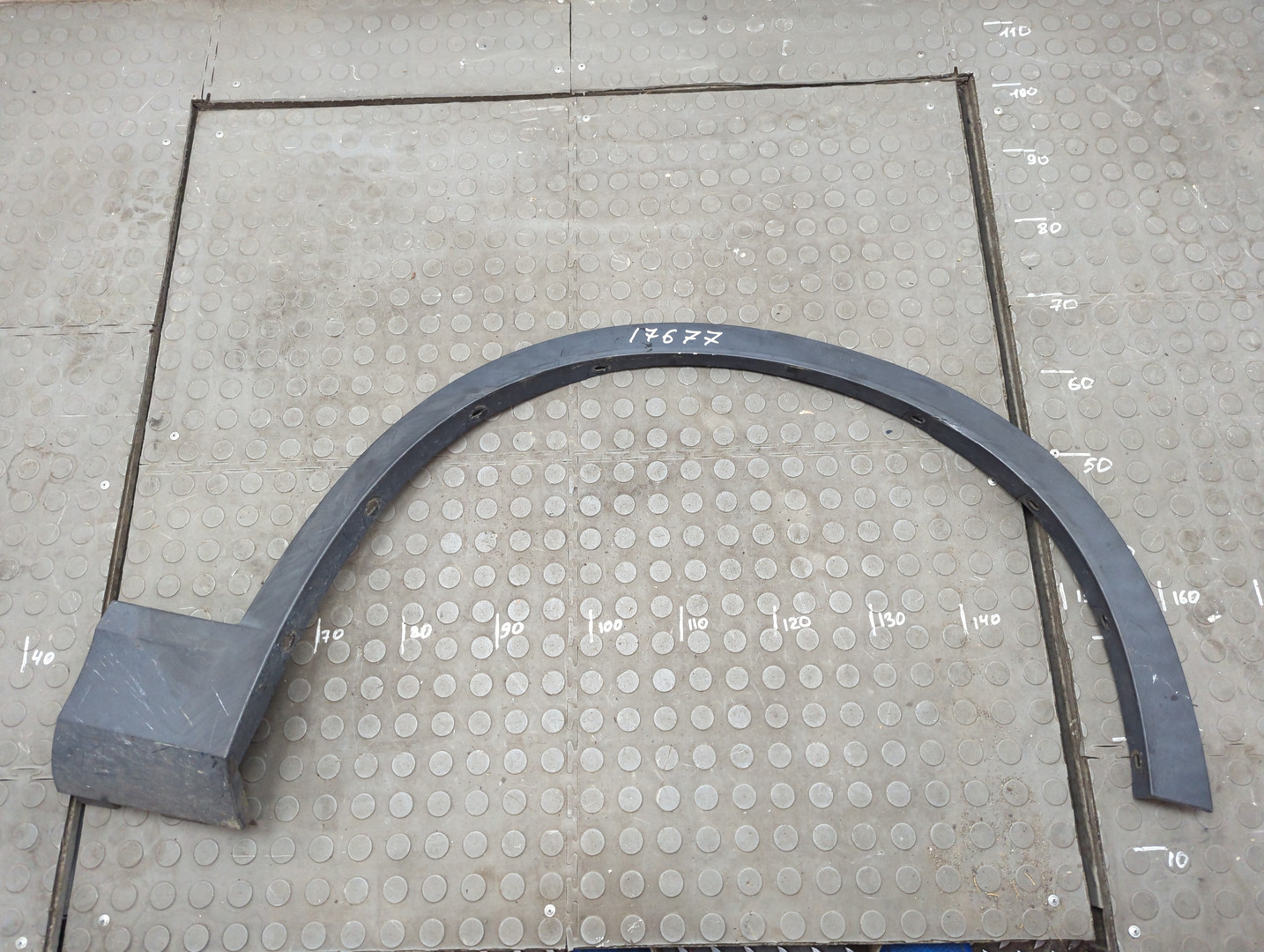 Накладка переднего крыла правого