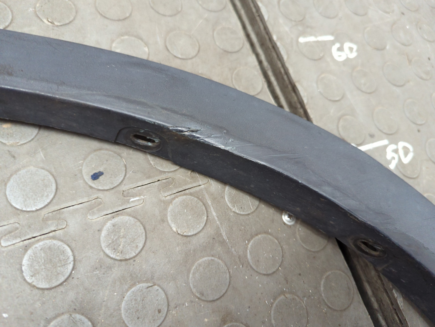 Накладка переднего крыла правого