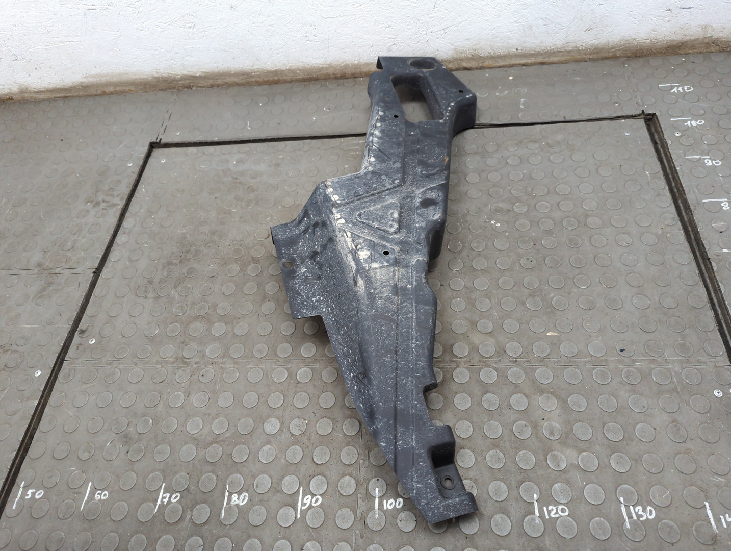 Брызговик задний левый