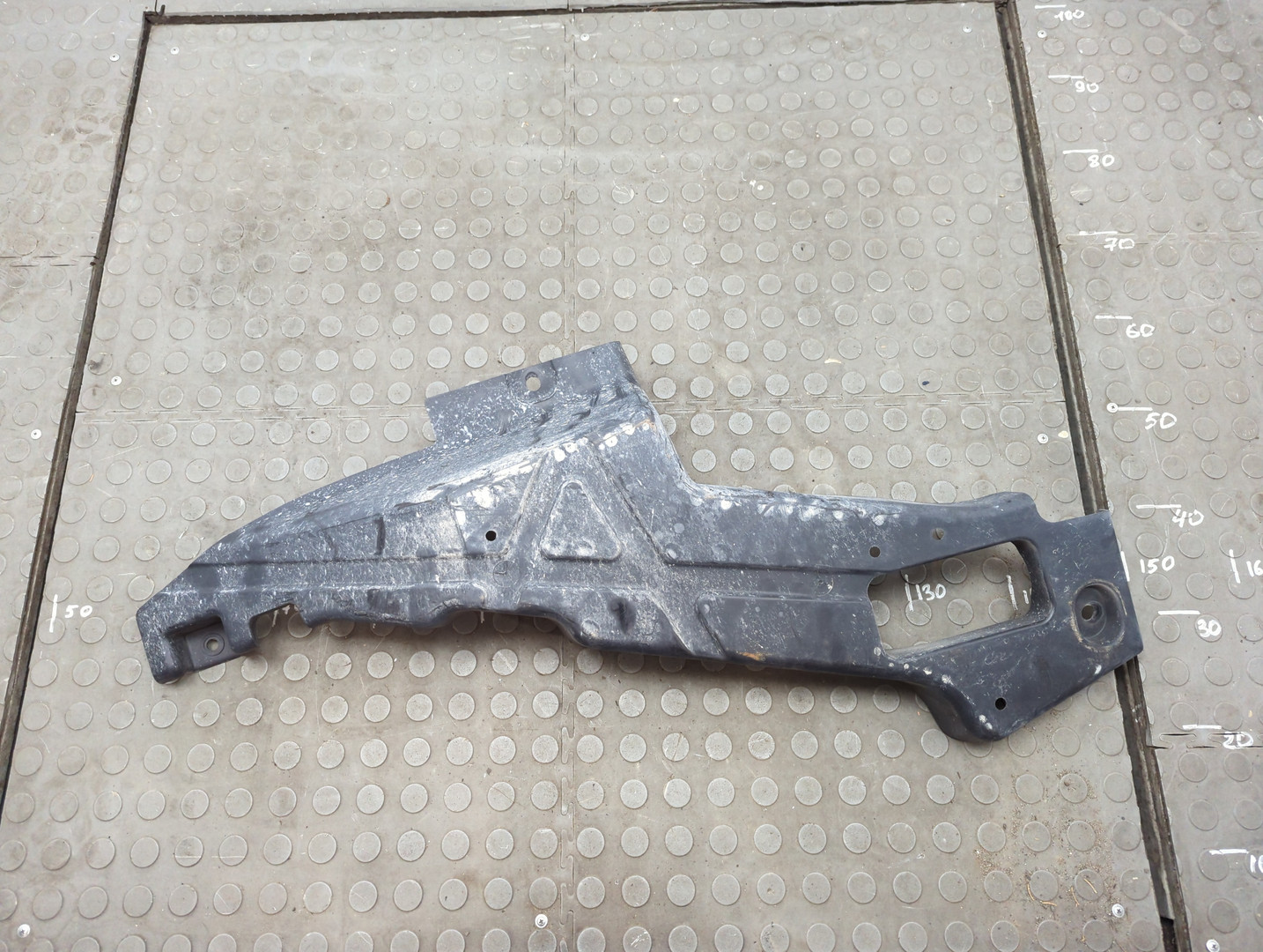 Брызговик задний левый