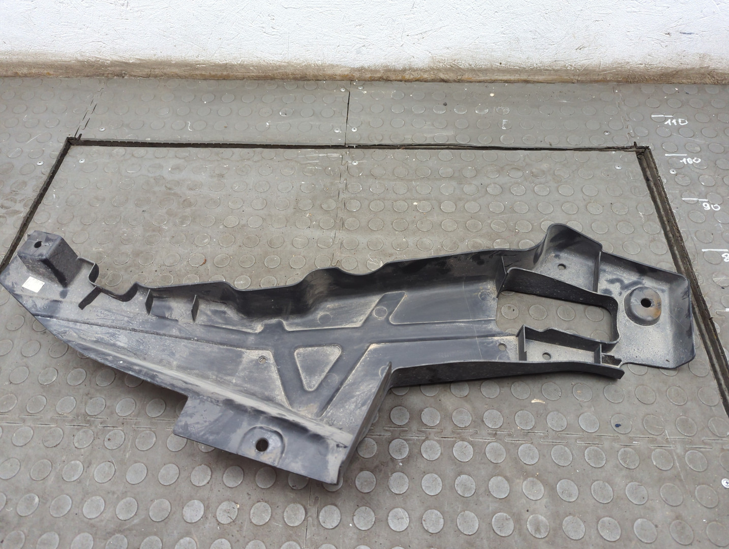 Брызговик задний левый