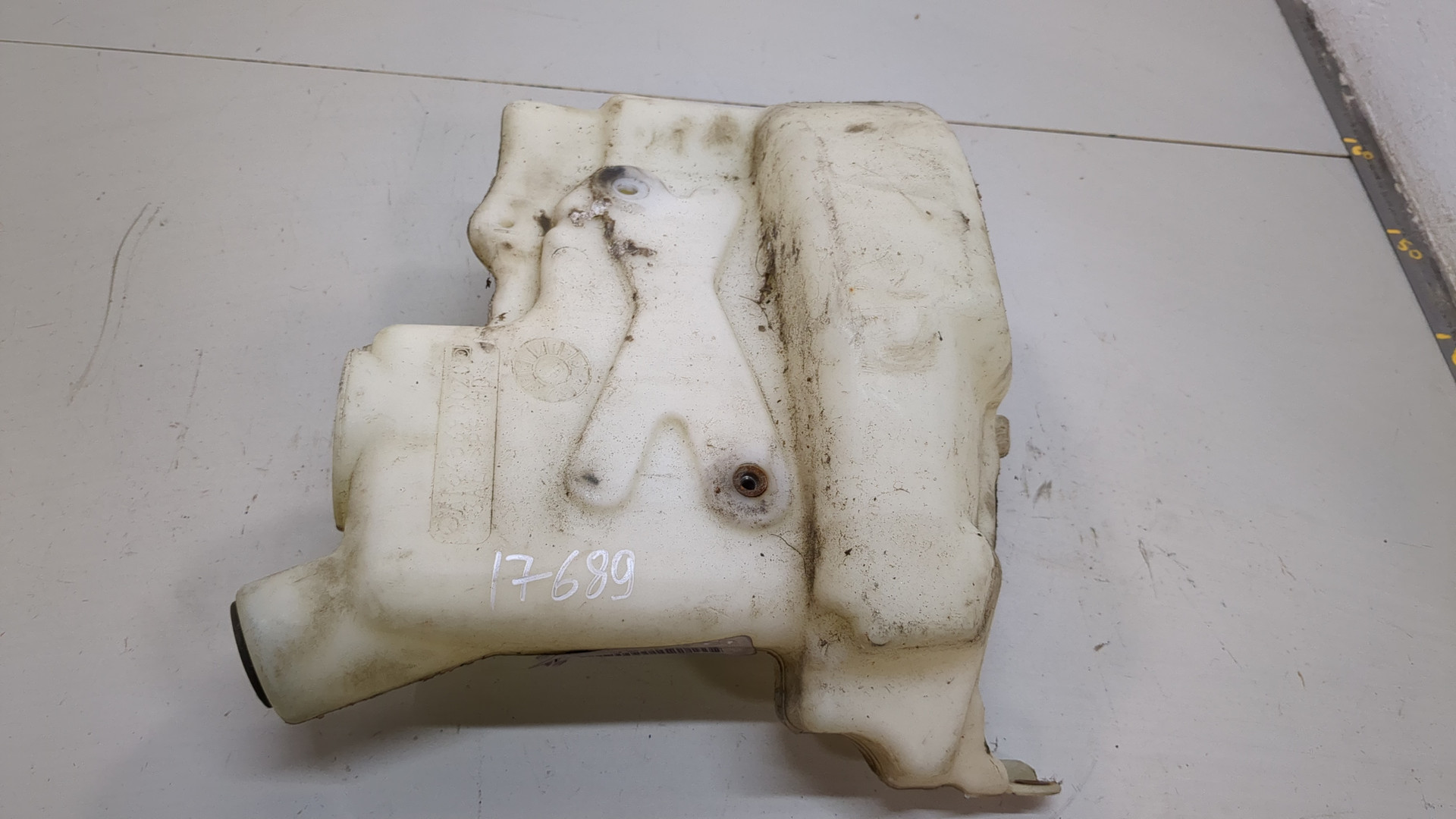 Бачок омывателя лобового стекла