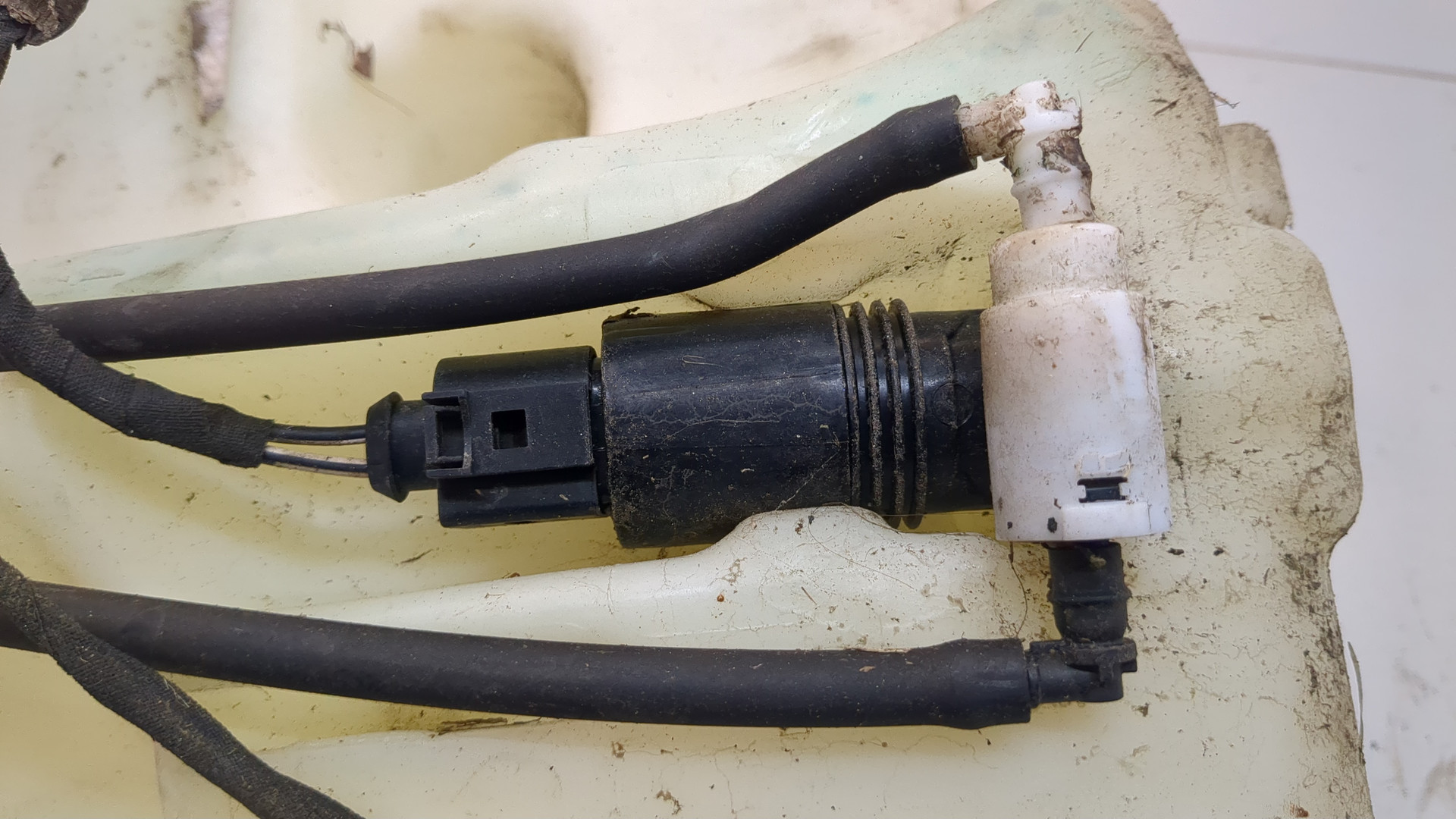 Бачок омывателя лобового стекла