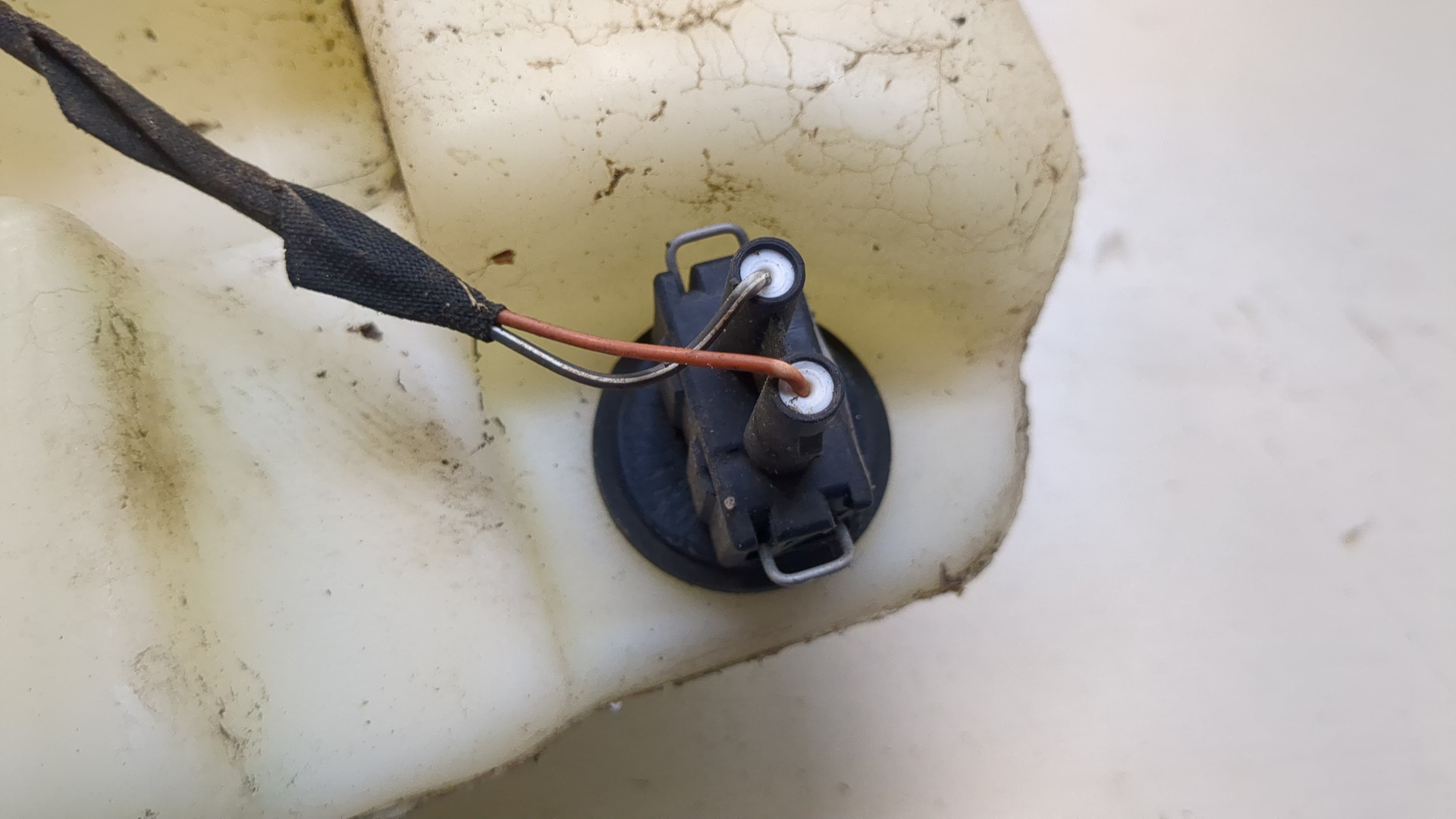 Бачок омывателя лобового стекла