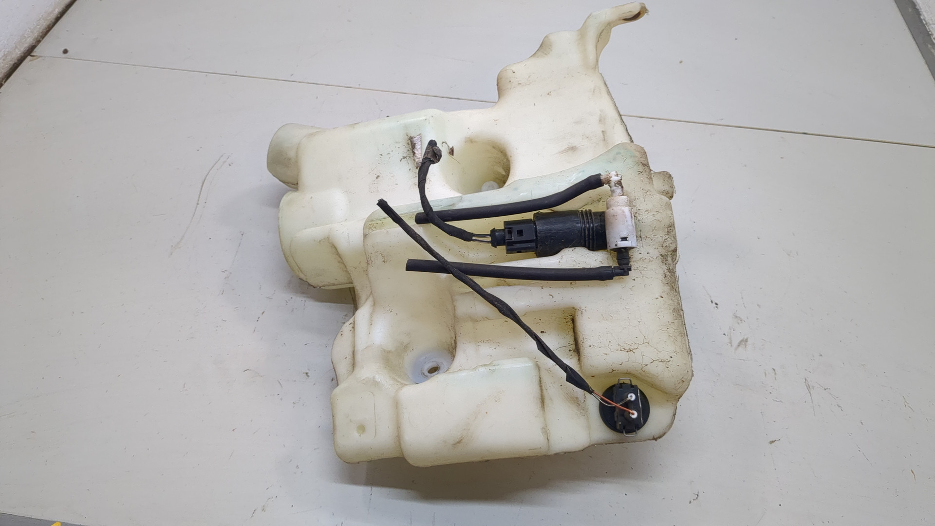 Бачок омывателя лобового стекла